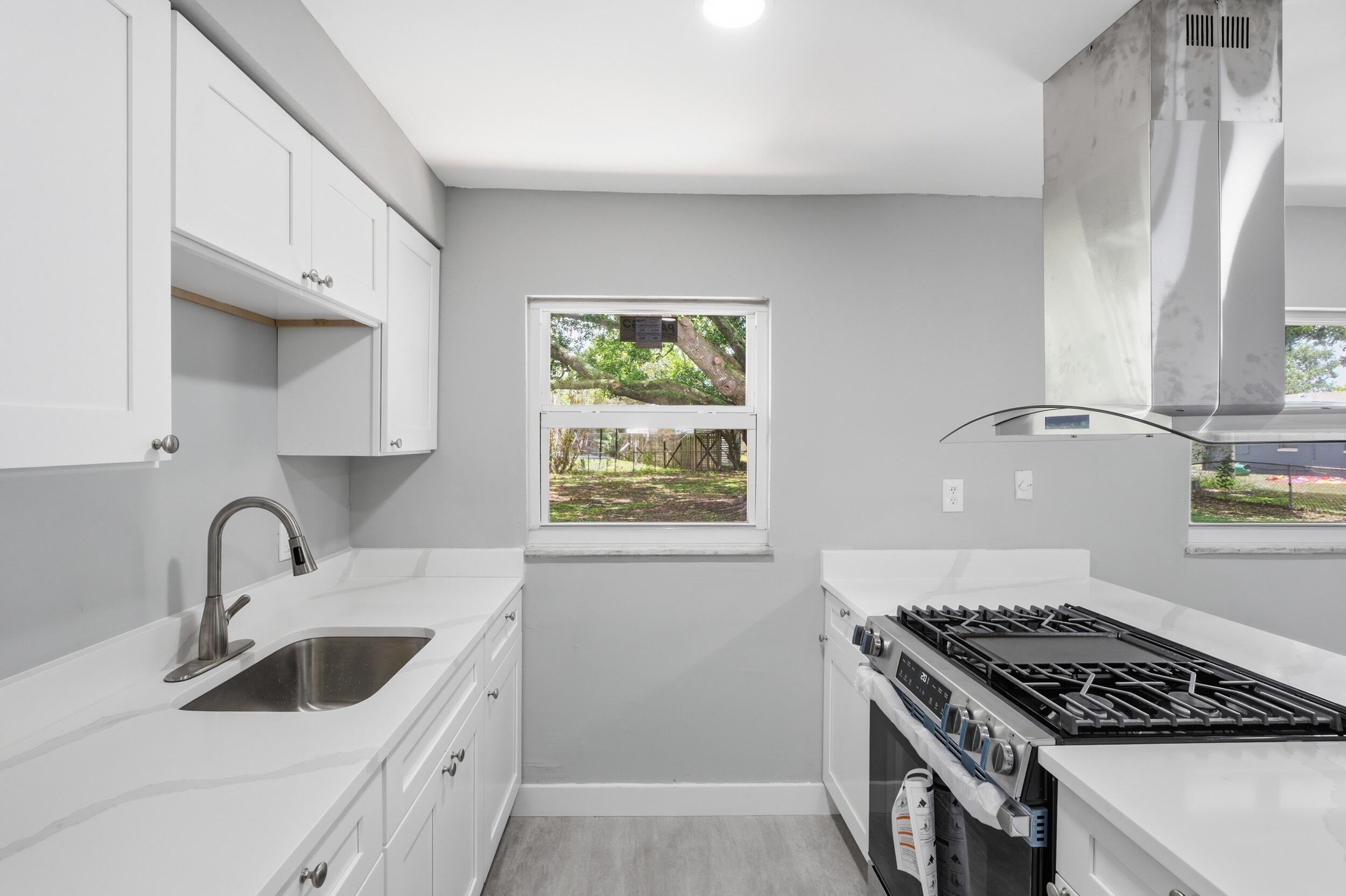 SHERATON PLAZA UNIT 4 REPLAT - Residential