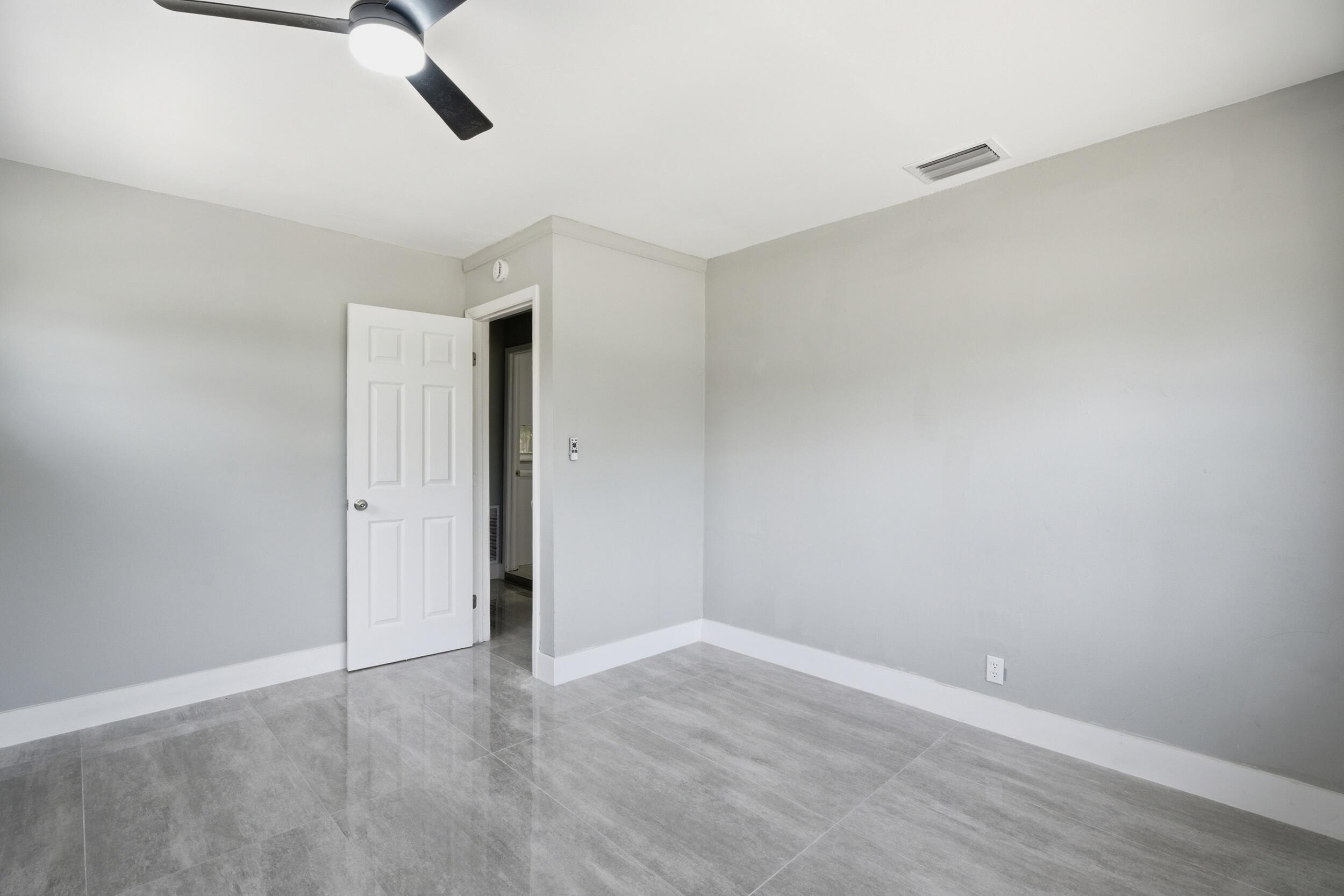 SHERATON PLAZA UNIT 4 REPLAT - Residential