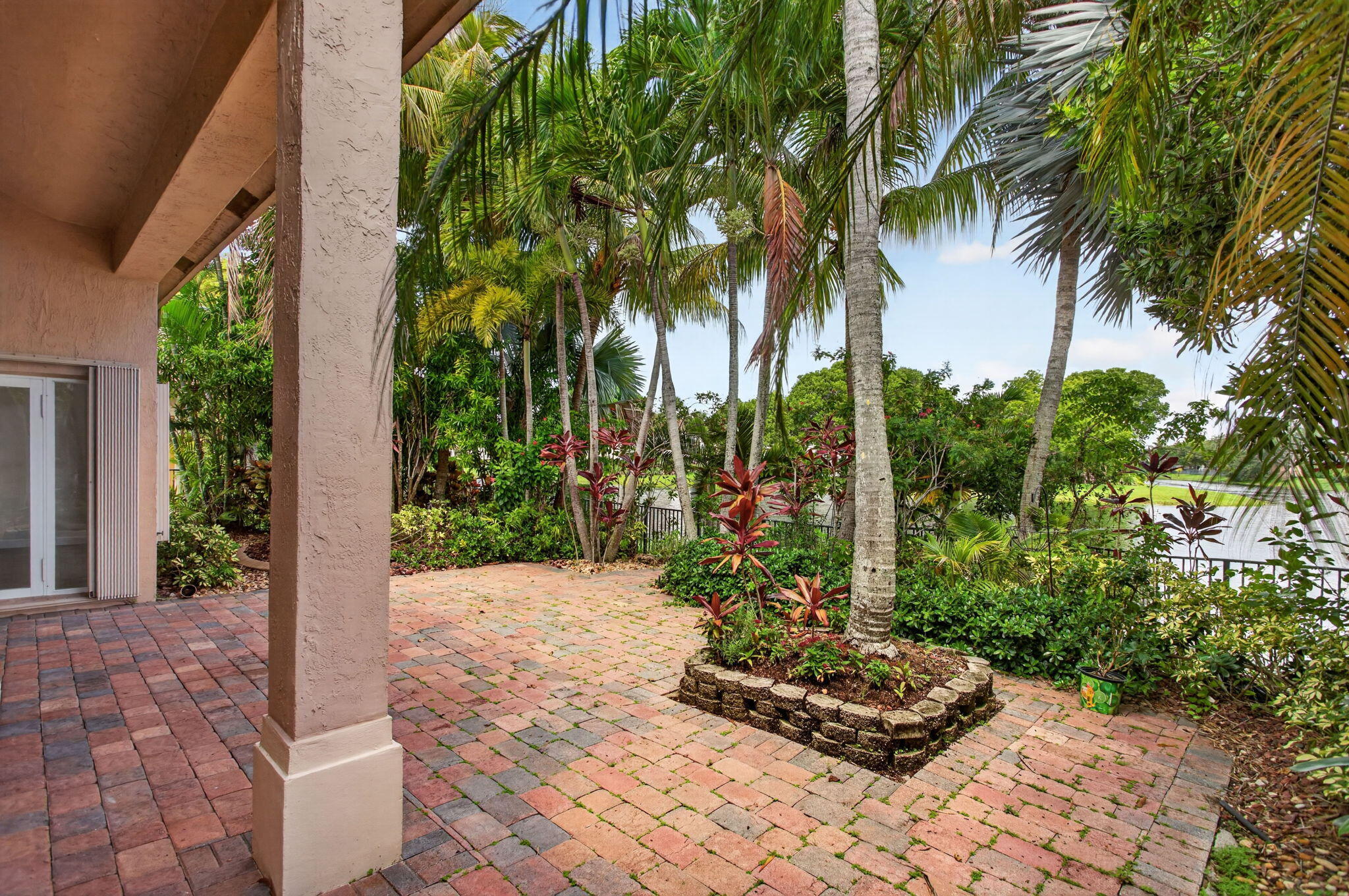 PARKLAND ISLES - Residential