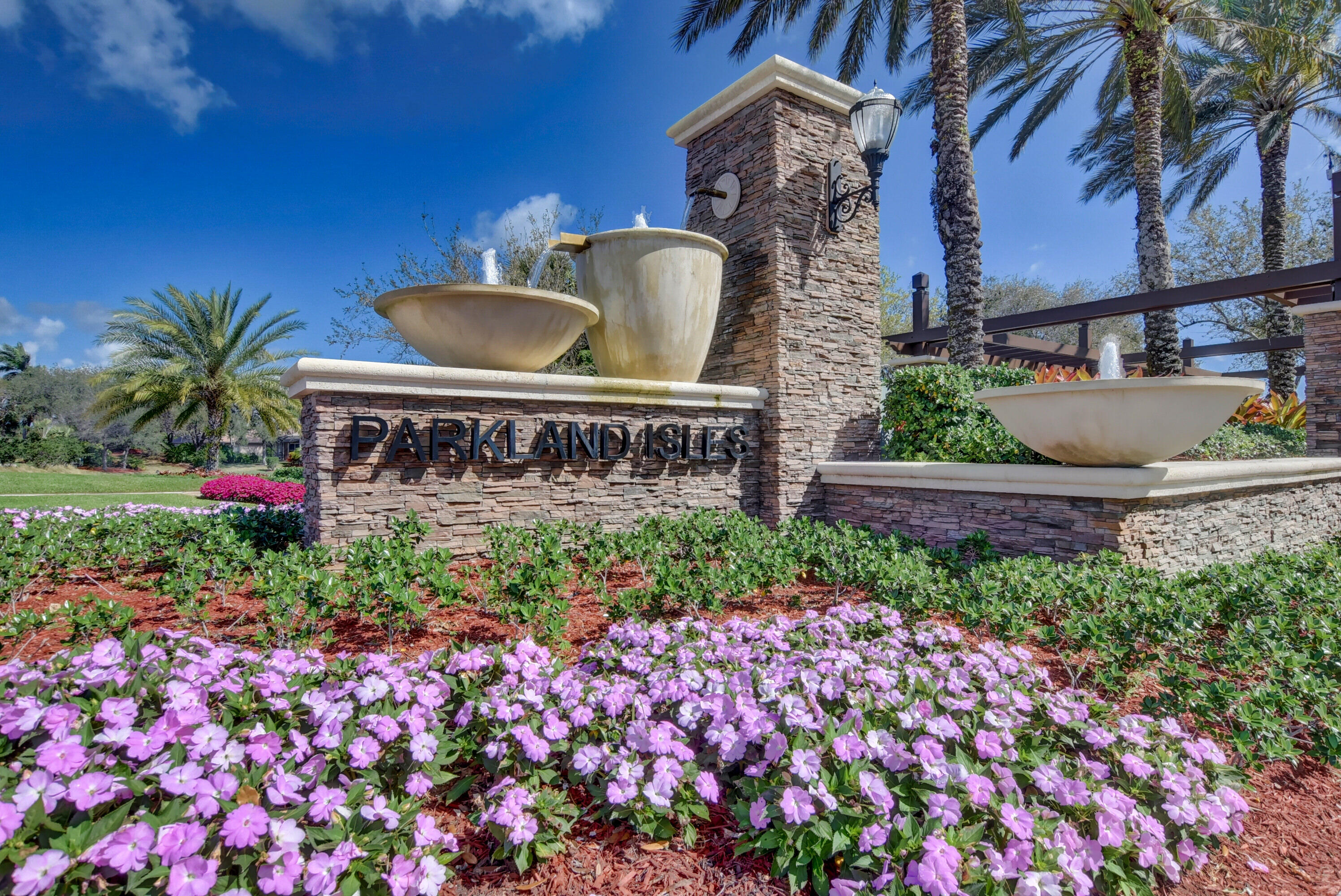 PARKLAND ISLES - Residential