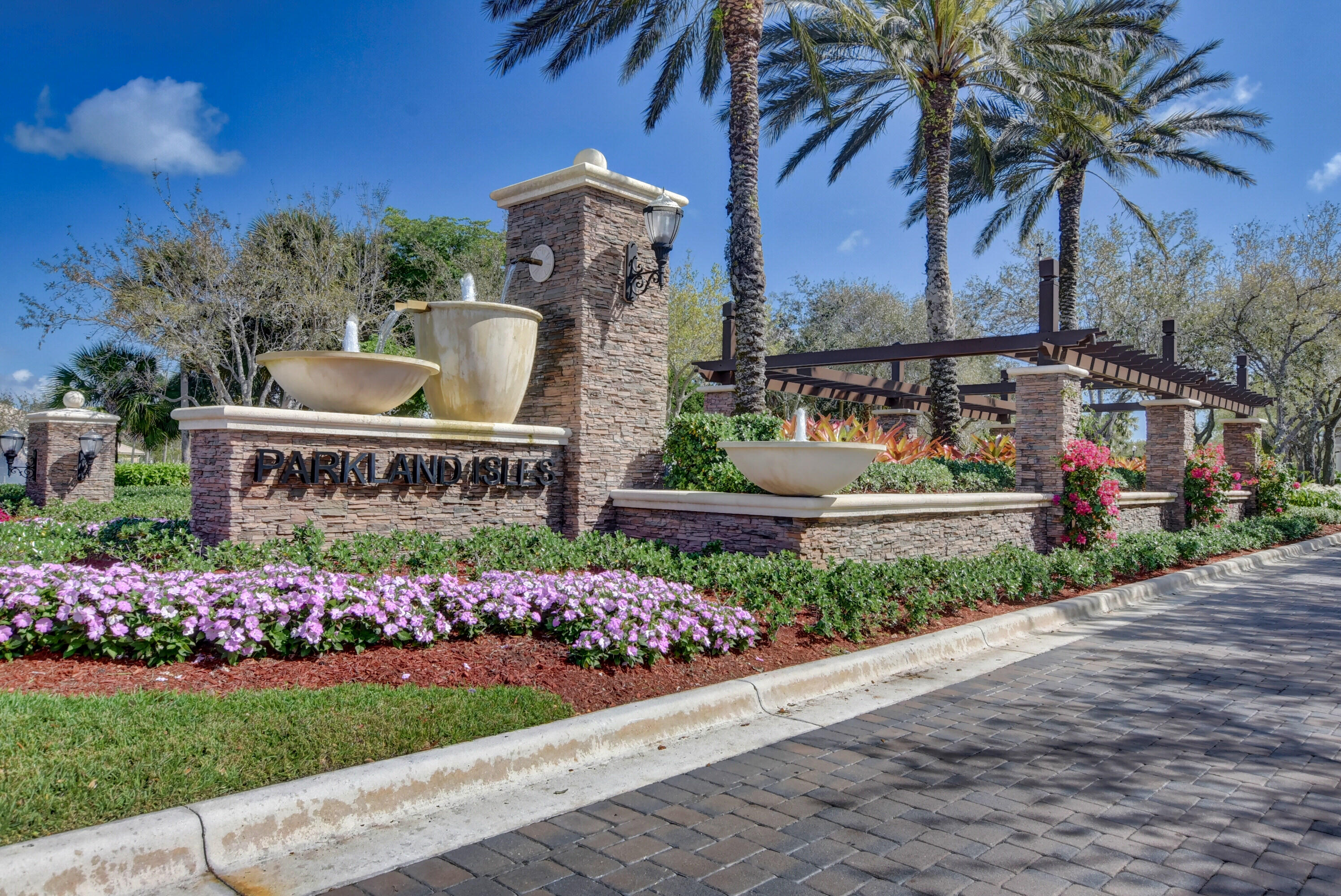 PARKLAND ISLES - Residential