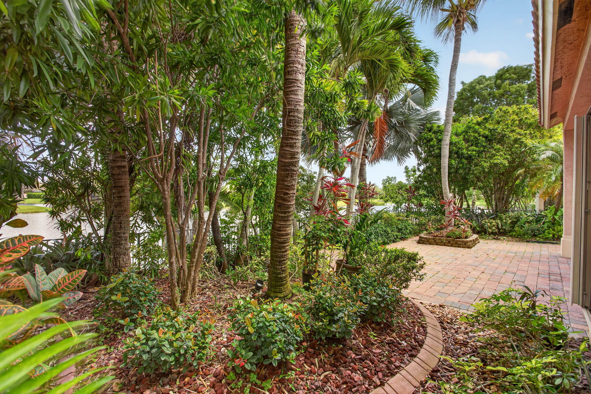 PARKLAND ISLES - Residential