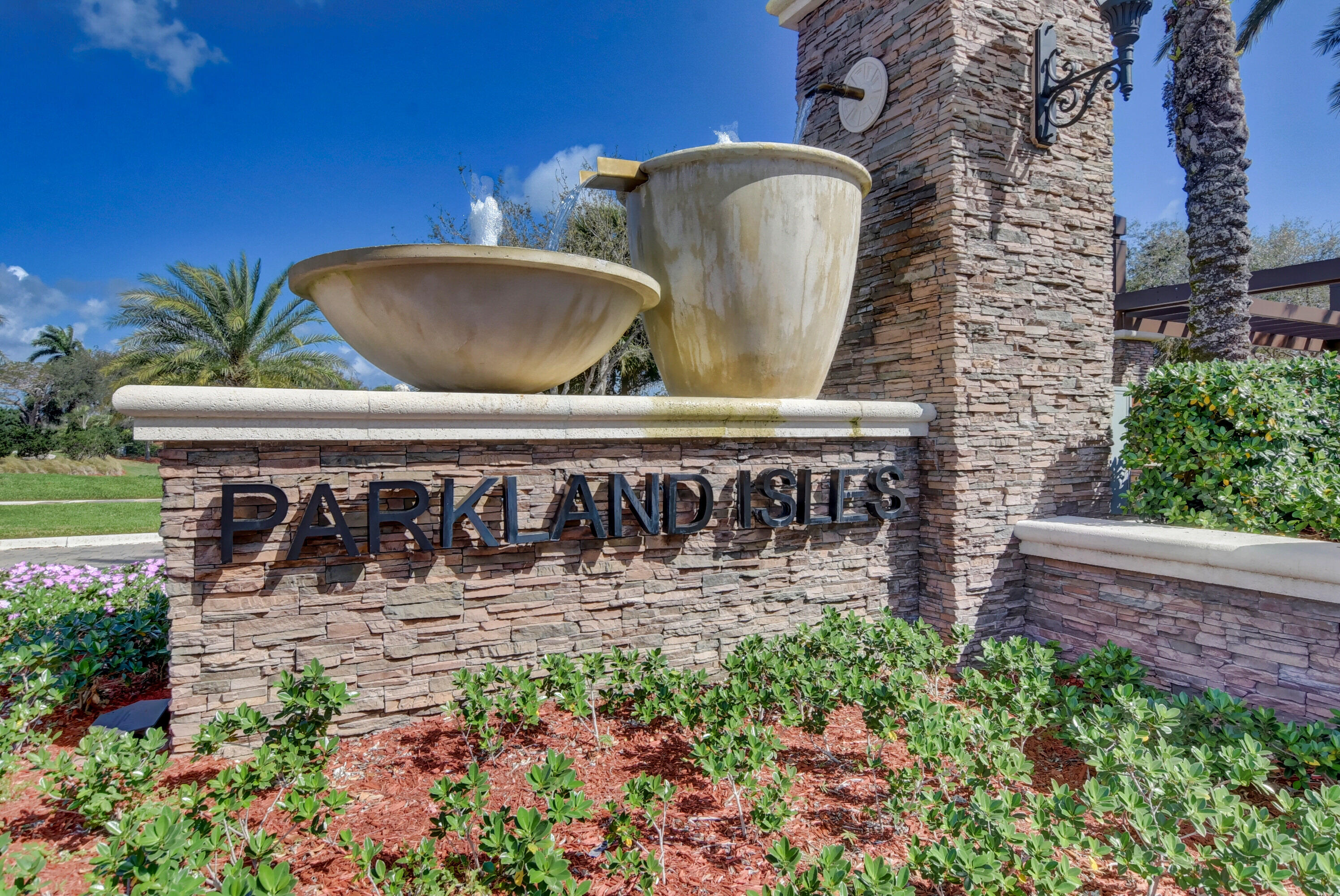 PARKLAND ISLES - Residential