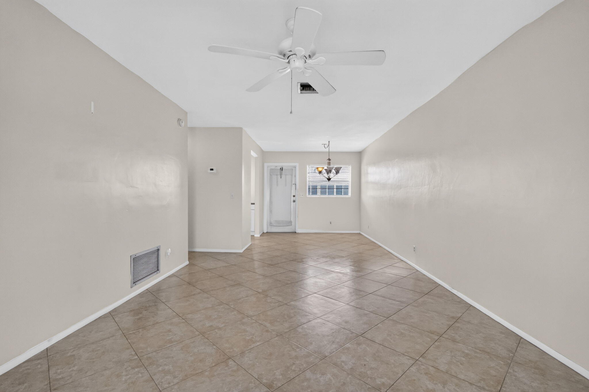 VILLAGE ROYALE CONDO 7 - Residential