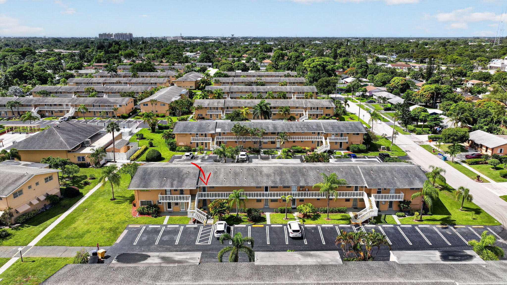 VILLAGE ROYALE CONDO 7 - Residential