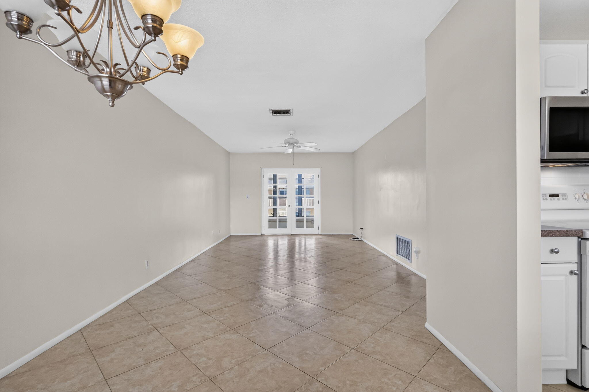 VILLAGE ROYALE CONDO 7 - Residential