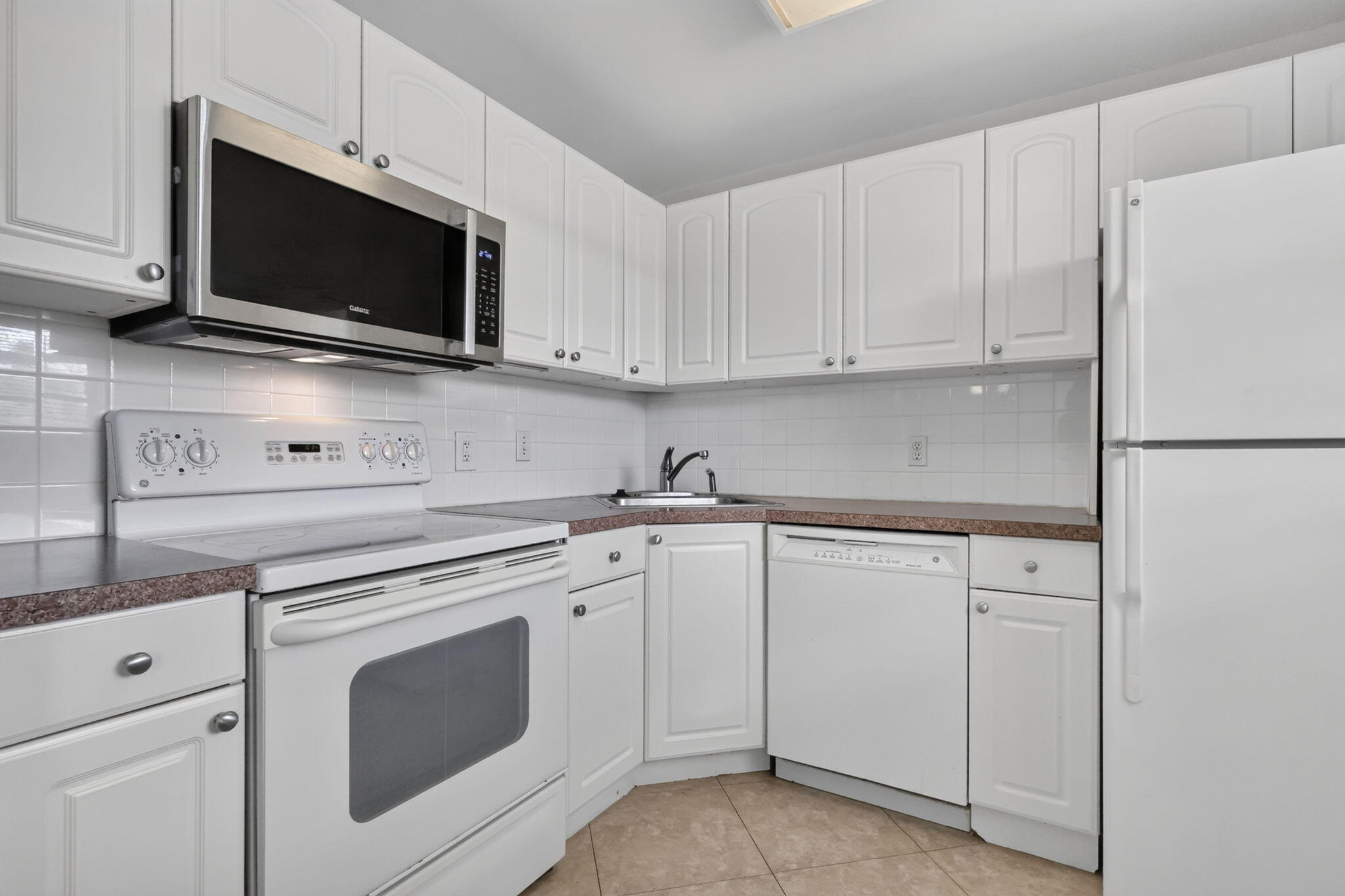 VILLAGE ROYALE CONDO 7 - Residential