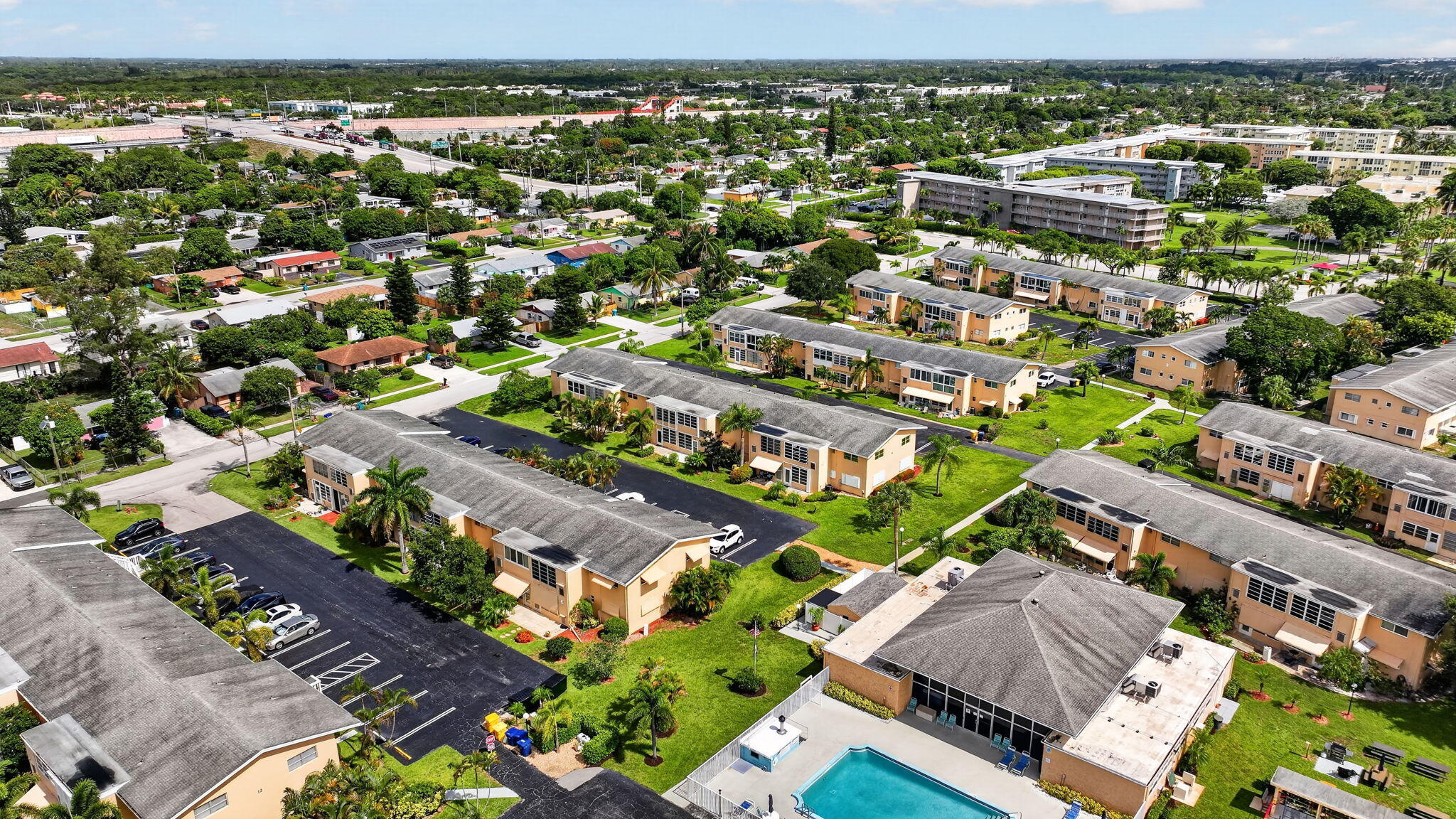 VILLAGE ROYALE CONDO 7 - Residential