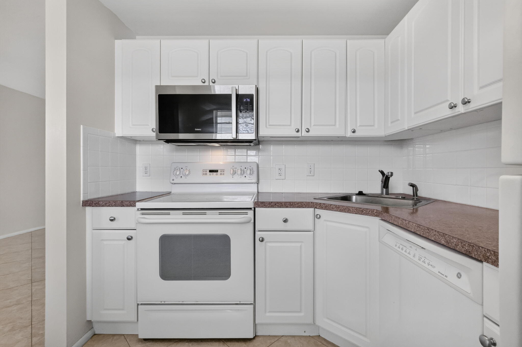 VILLAGE ROYALE CONDO 7 - Residential