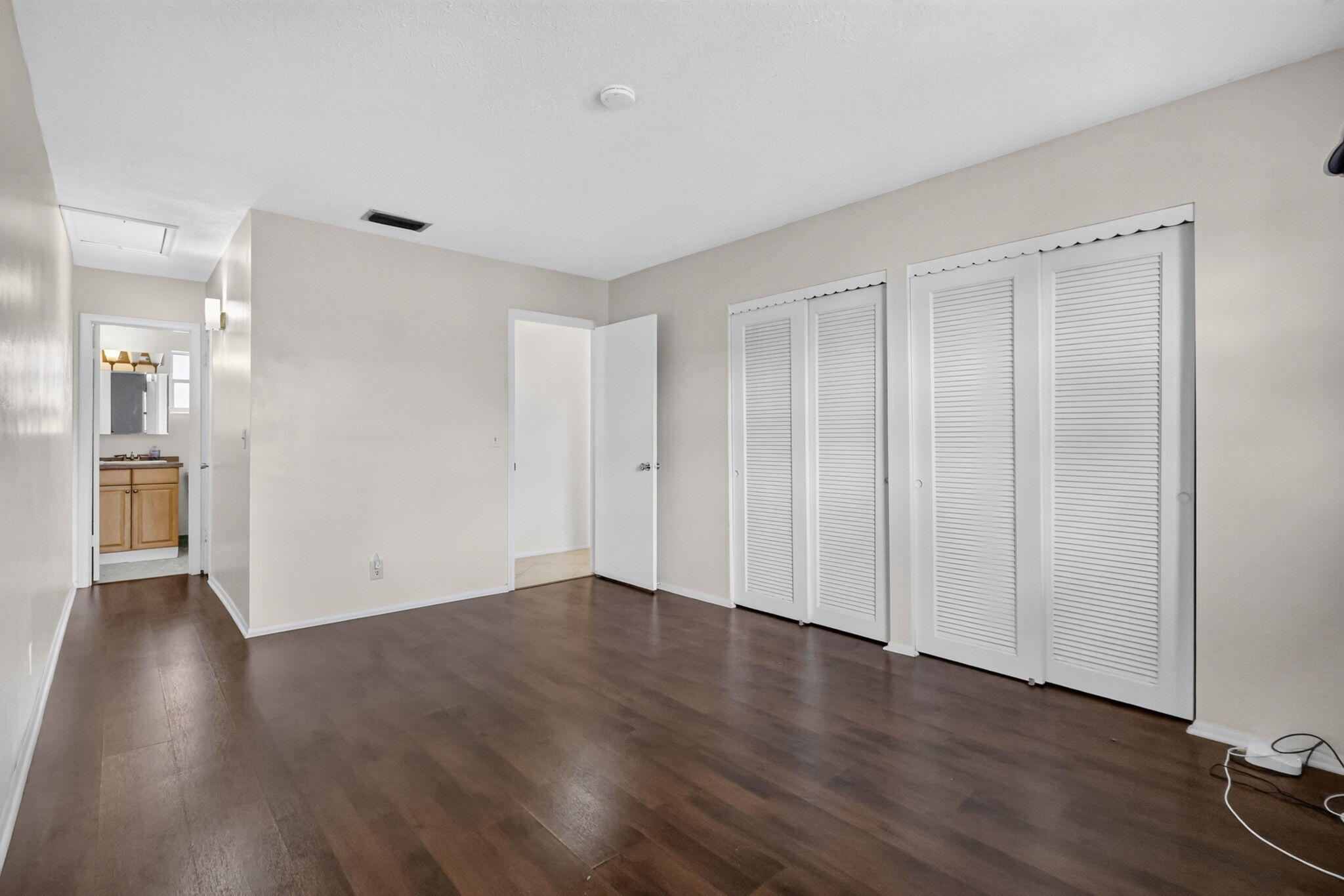 VILLAGE ROYALE CONDO 7 - Residential