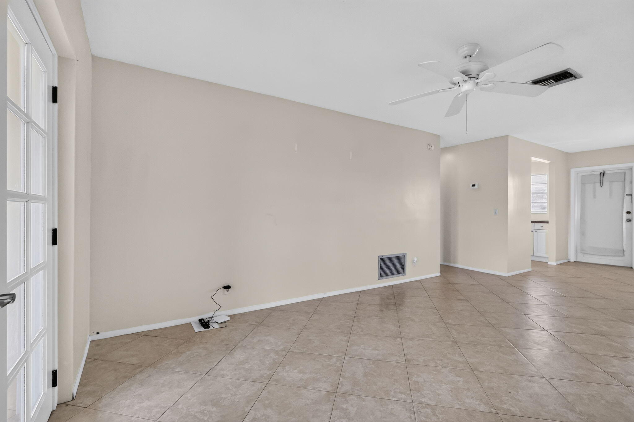 VILLAGE ROYALE CONDO 7 - Residential