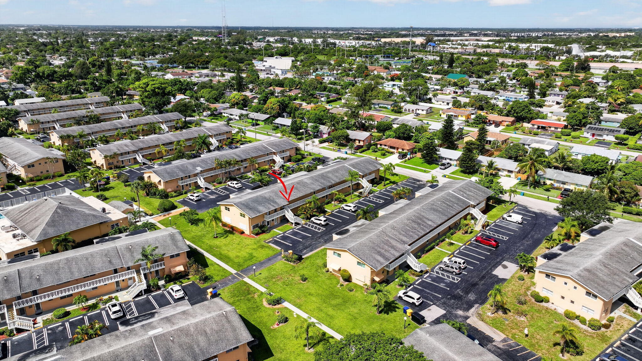 VILLAGE ROYALE CONDO 7 - Residential