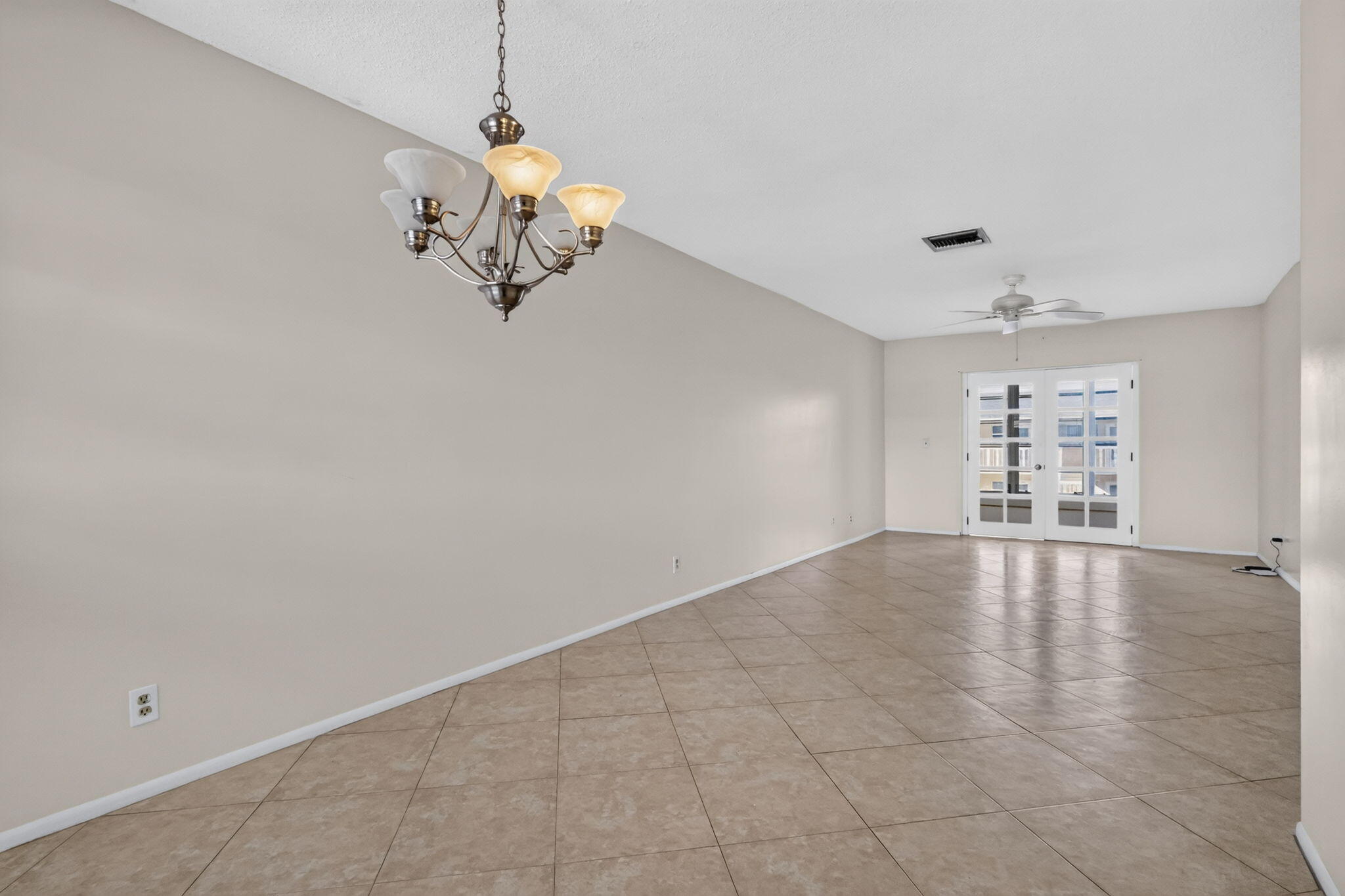 VILLAGE ROYALE CONDO 7 - Residential