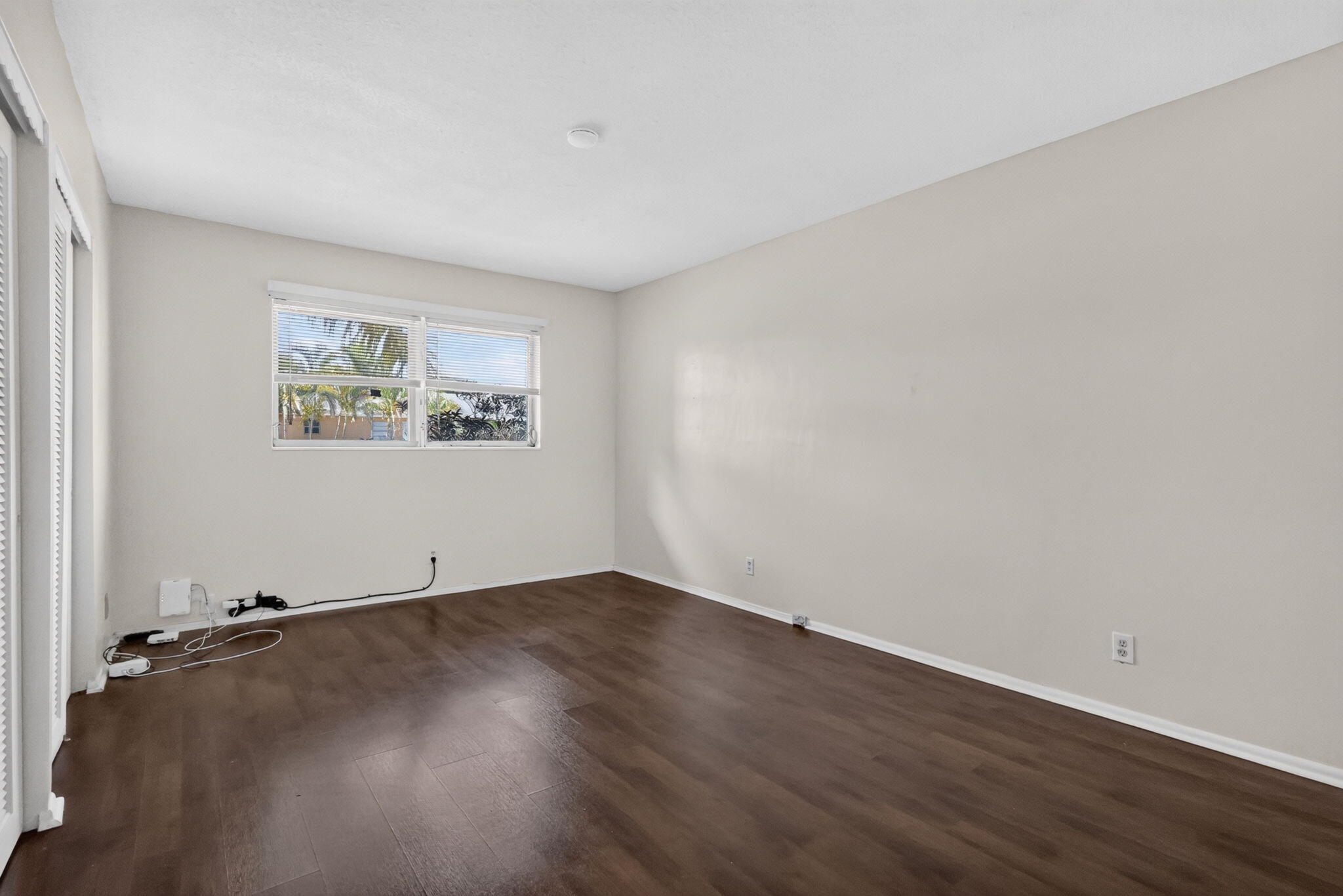 VILLAGE ROYALE CONDO 7 - Residential