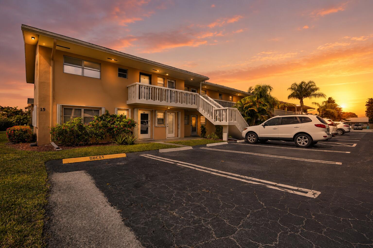 VILLAGE ROYALE CONDO 7 - Residential