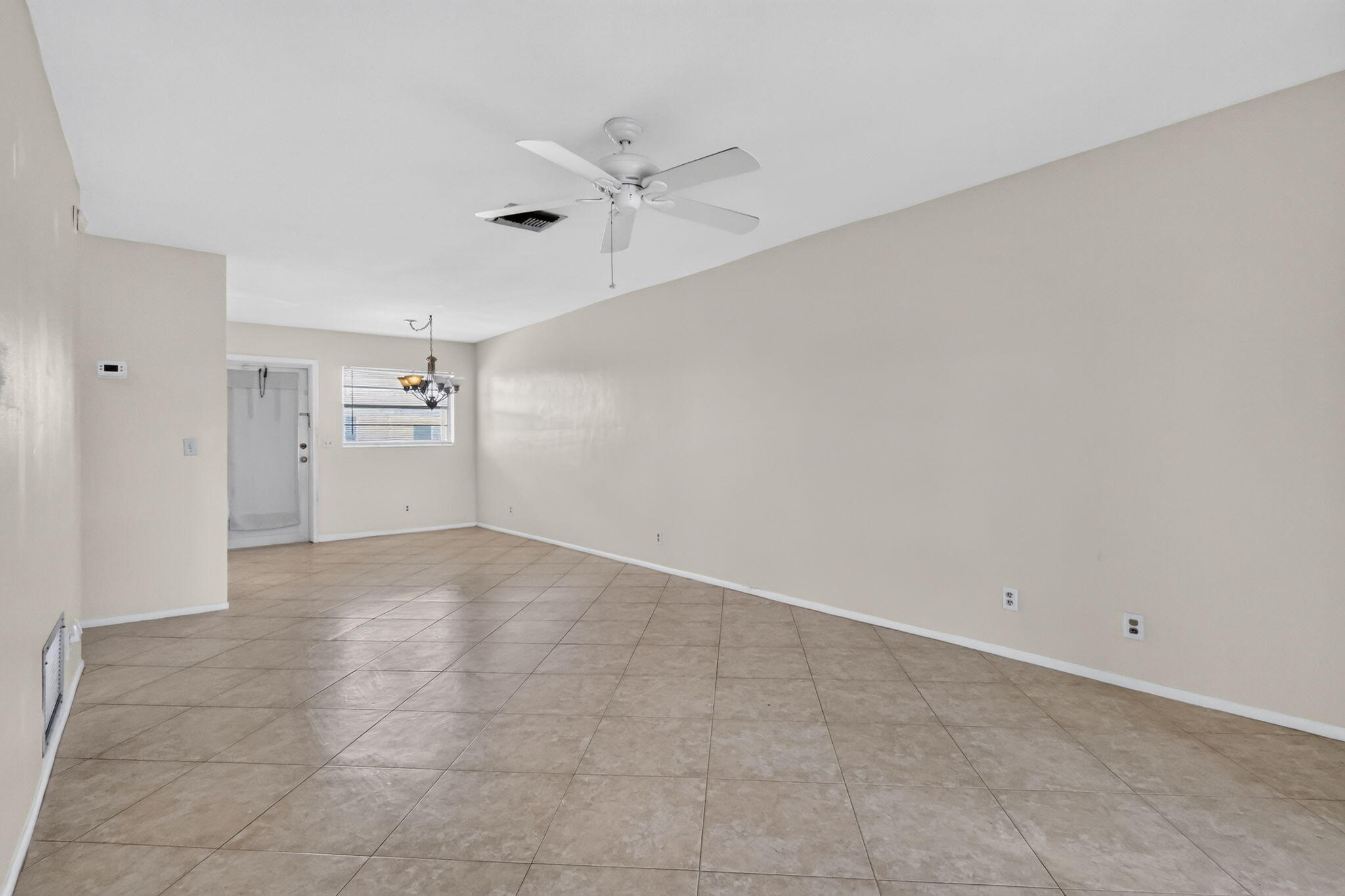 VILLAGE ROYALE CONDO 7 - Residential