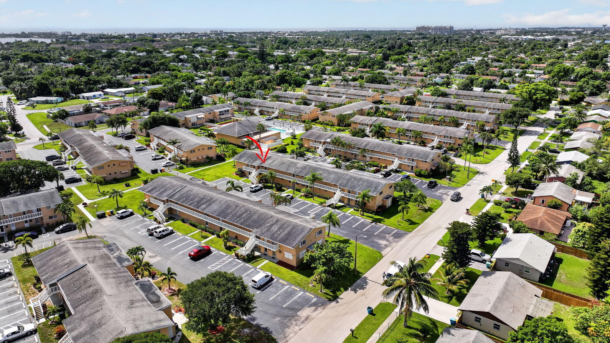 VILLAGE ROYALE CONDO 7 - Residential