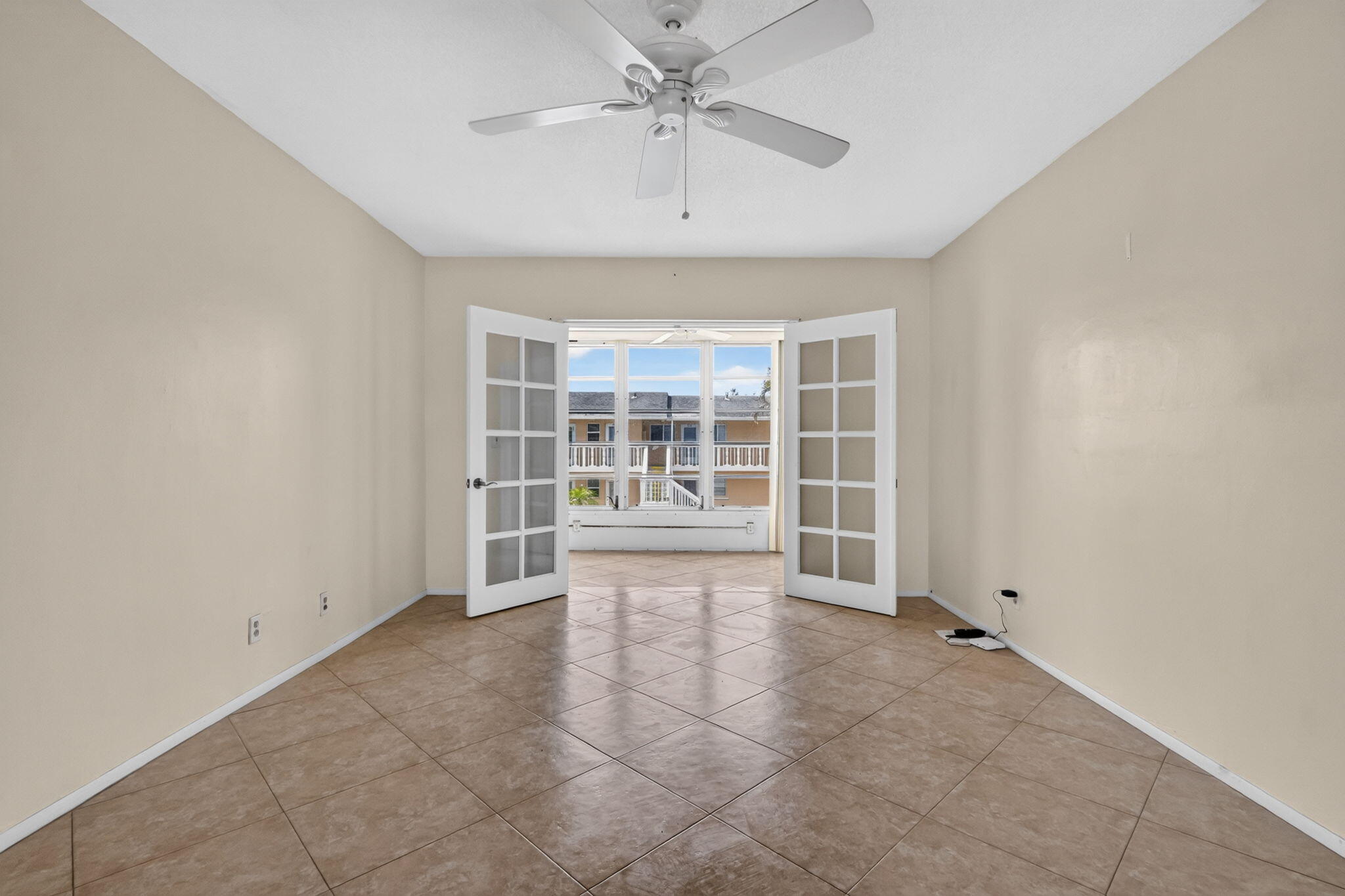 VILLAGE ROYALE CONDO 7 - Residential