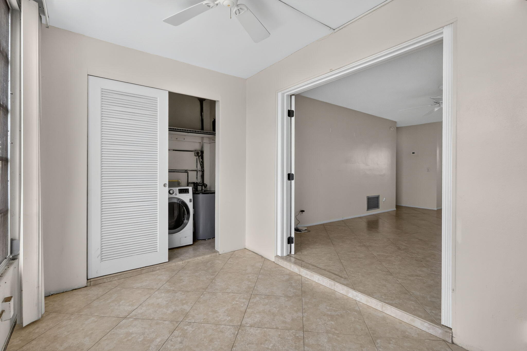VILLAGE ROYALE CONDO 7 - Residential
