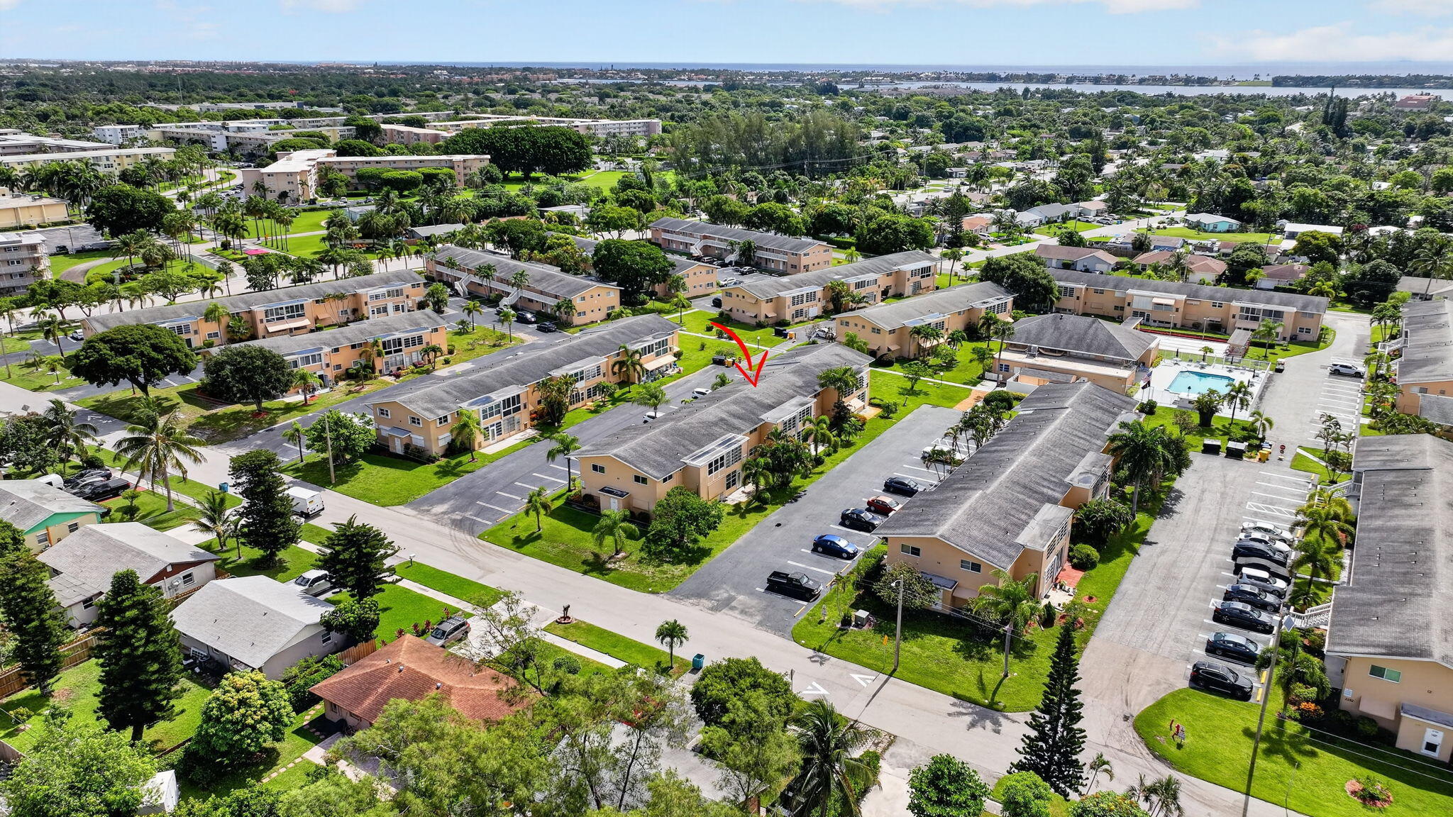VILLAGE ROYALE CONDO 7 - Residential
