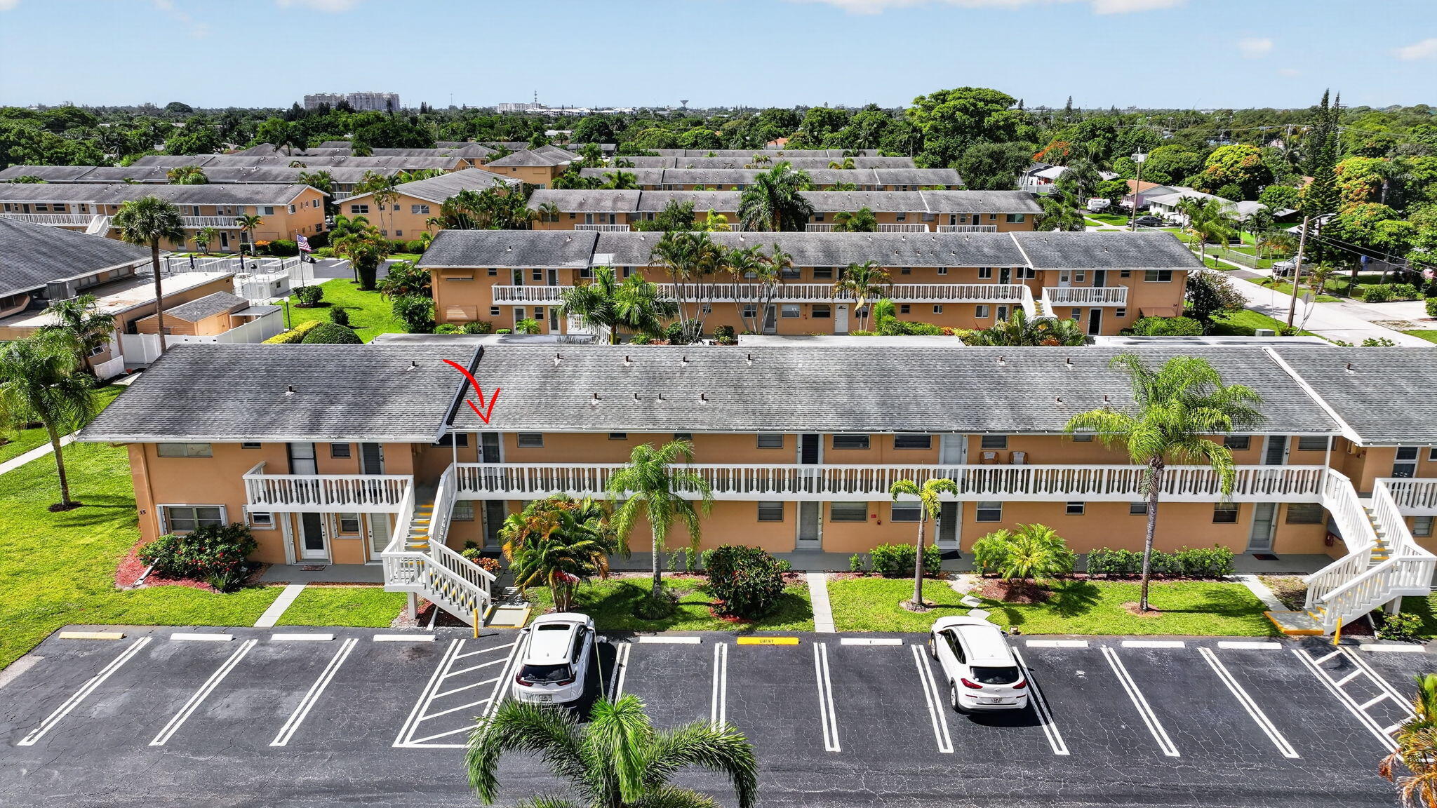 VILLAGE ROYALE CONDO 7 - Residential
