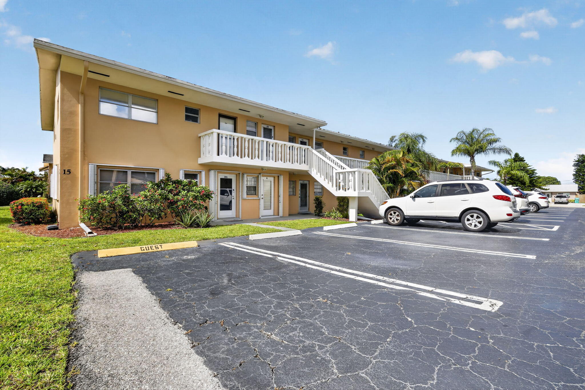 VILLAGE ROYALE CONDO 7 - Residential
