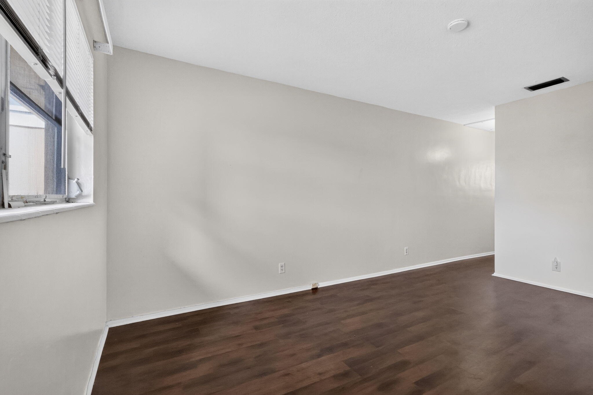 VILLAGE ROYALE CONDO 7 - Residential