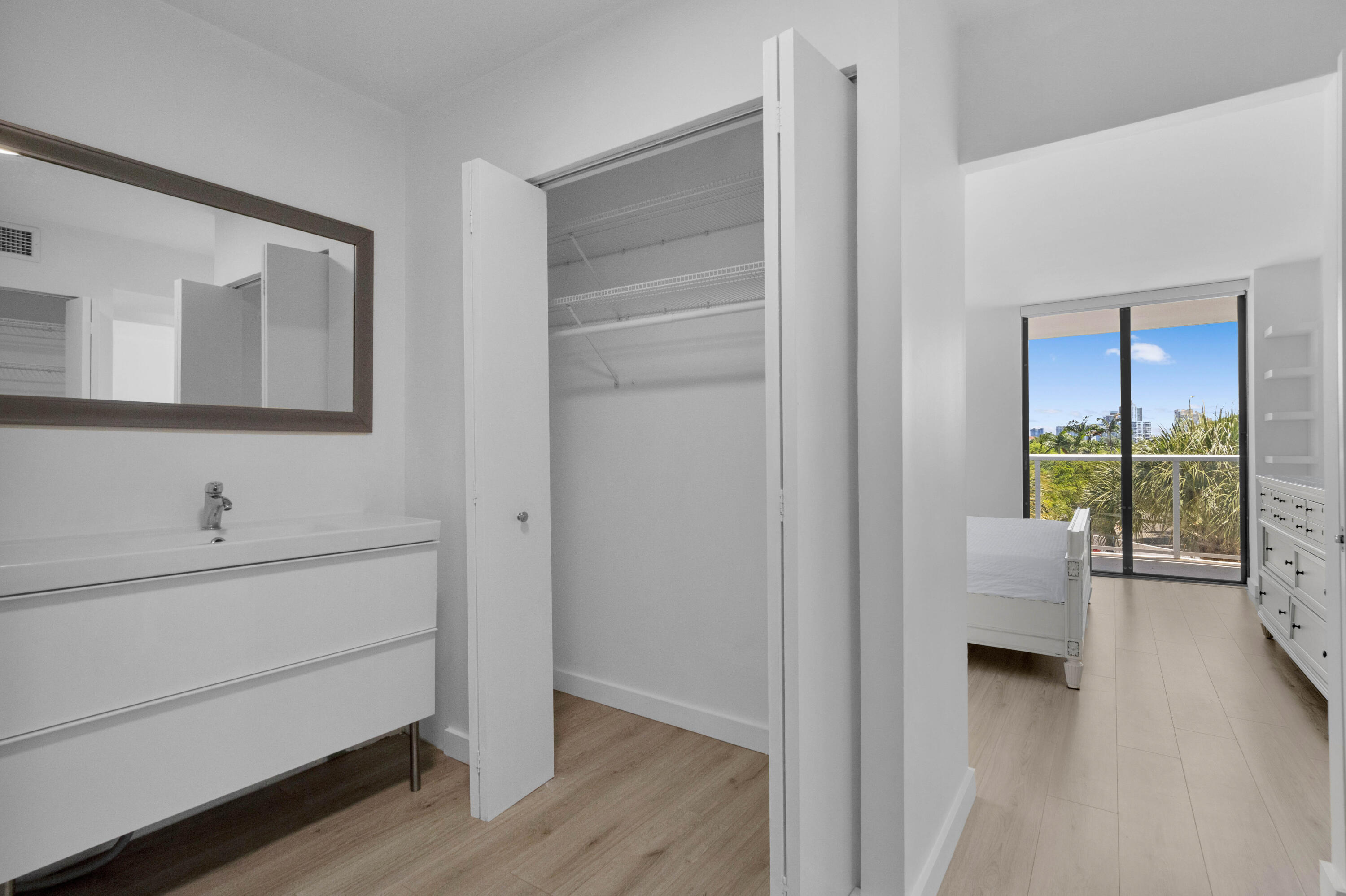 FLAMENCO CONDO TOWER I - Residential