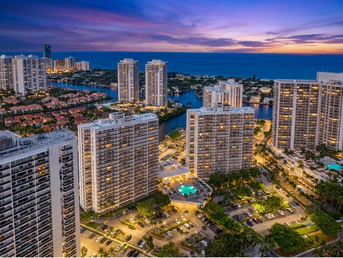 FLAMENCO CONDO TOWER I - Residential