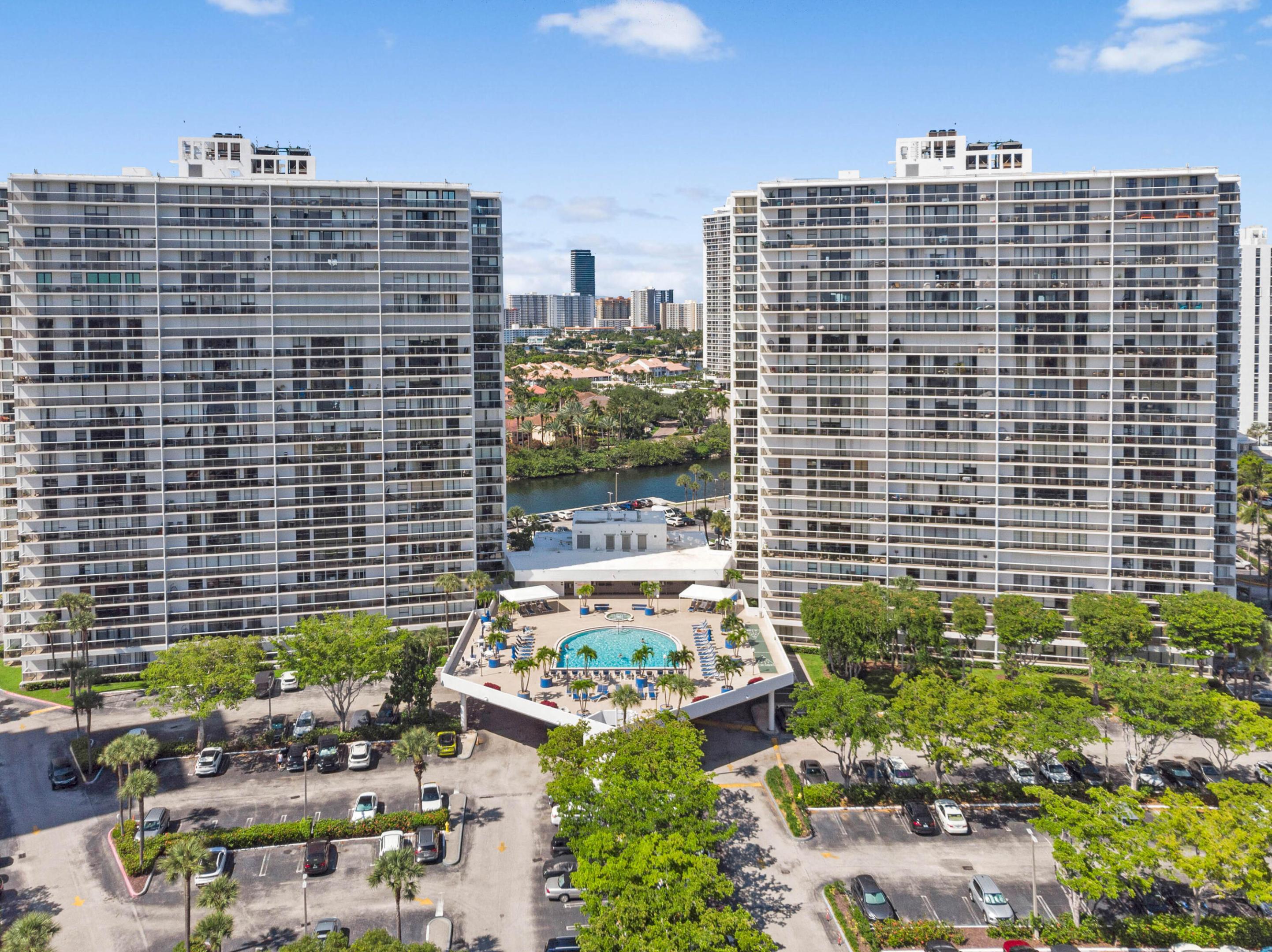 FLAMENCO CONDO TOWER I - Residential