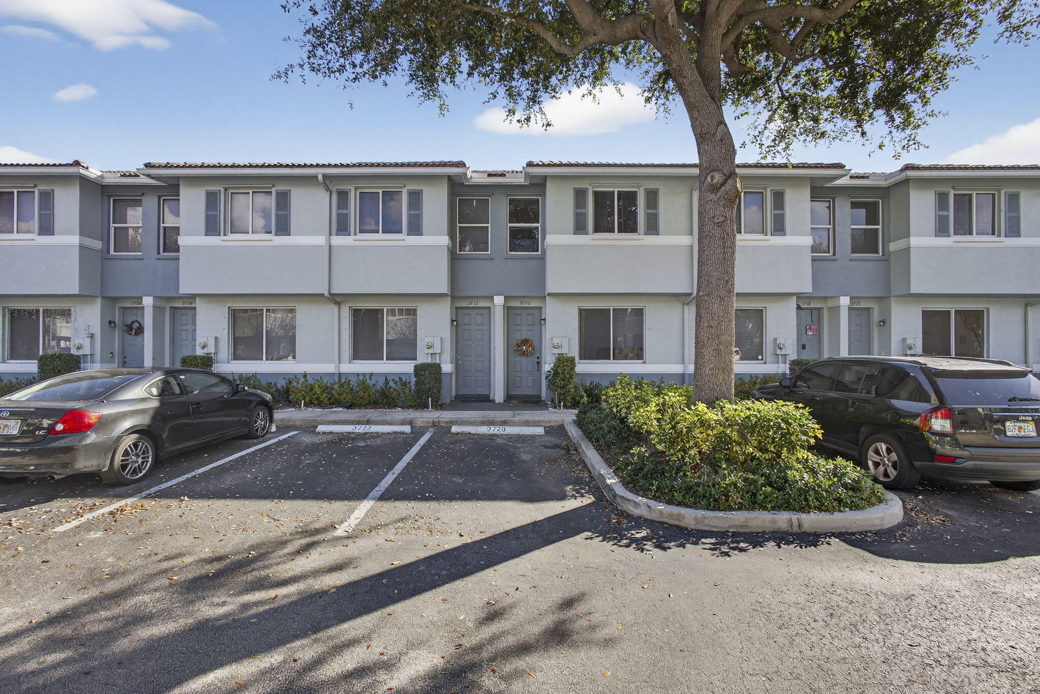 Beautiful 2-story townhome in gated community with resort style pool, gym and tennis courts. Spacious living room, dining room and kitchen on 1st floor with powder room, large master bedroom upstairs with 2 generous guest bedrooms. Close distance to shops, restaurants, main highways, beaches and more! Great investment opportunity! Can lease right away!