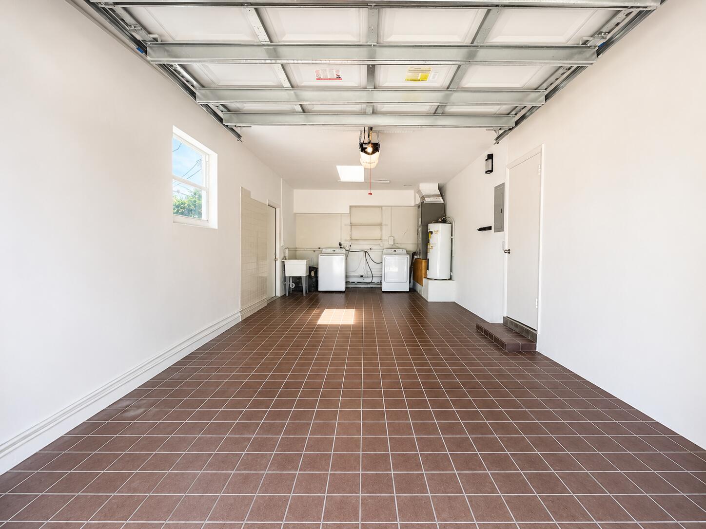 HOLLYWOOD LAKES SECTION - Residential Lease