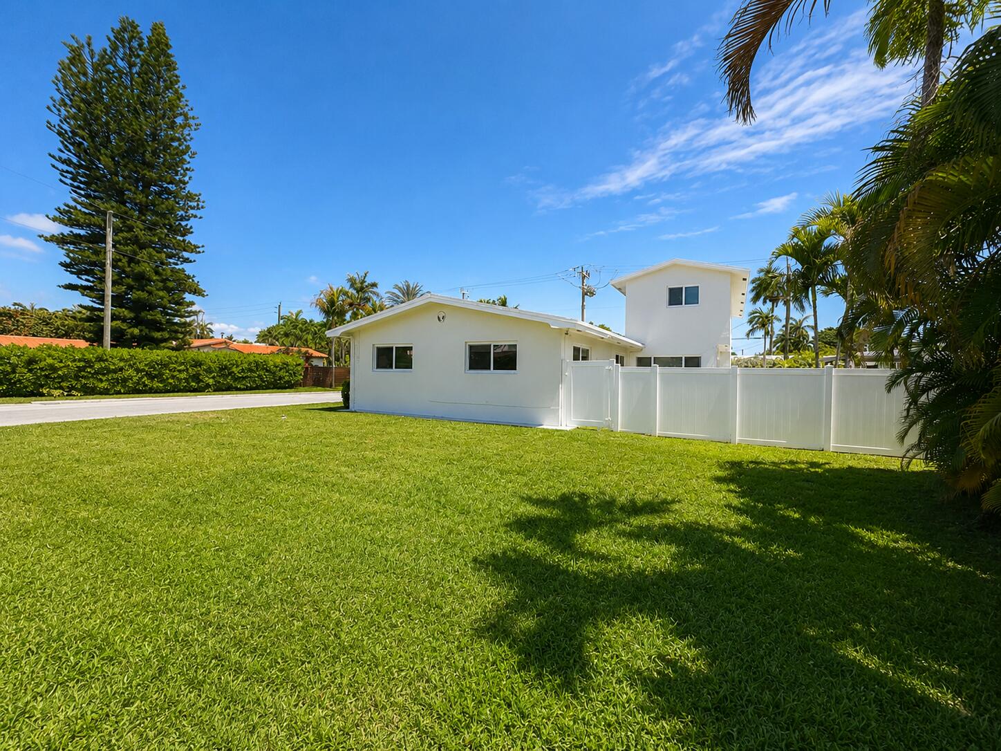 HOLLYWOOD LAKES SECTION - Residential Lease