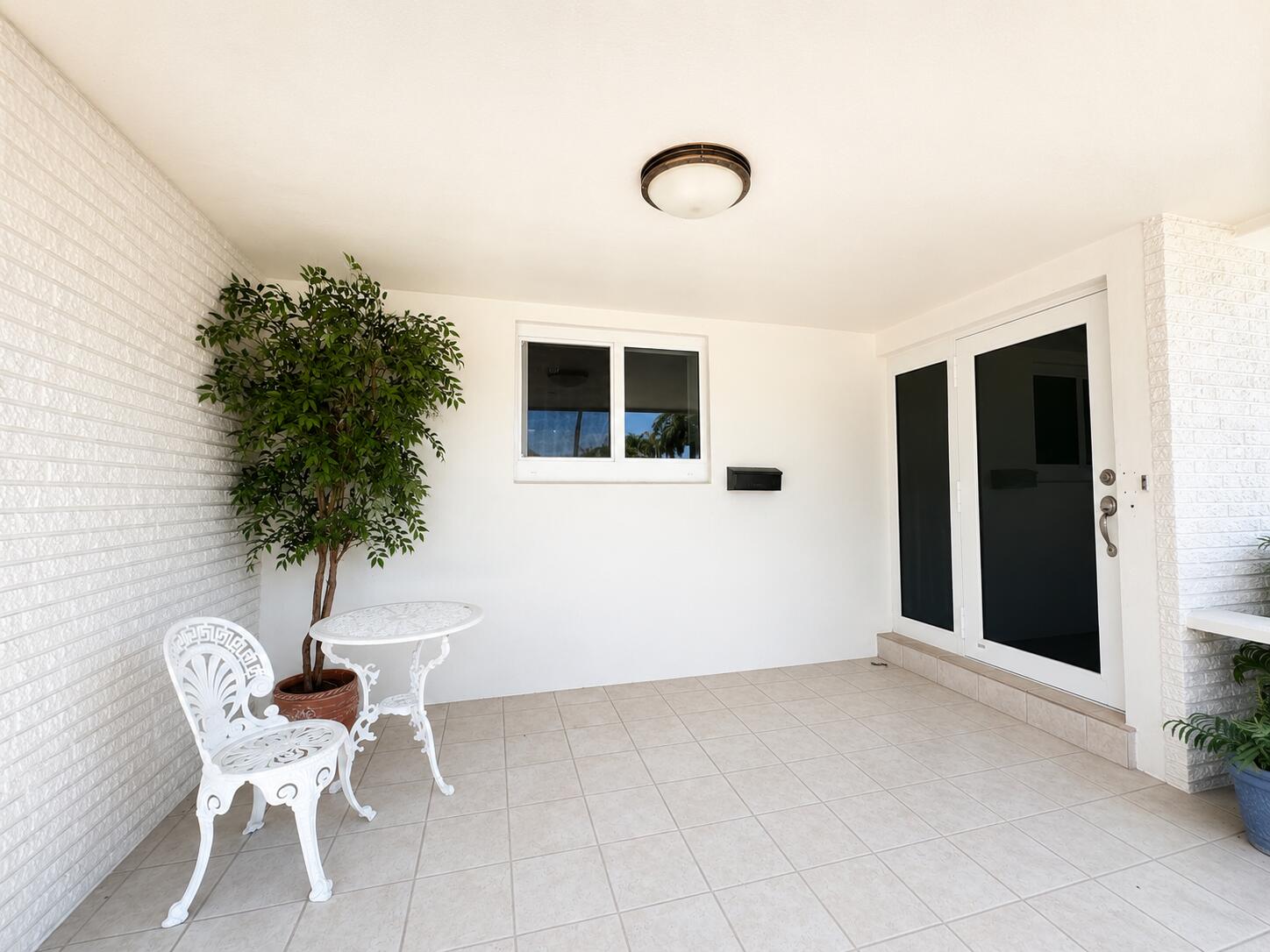 HOLLYWOOD LAKES SECTION - Residential Lease