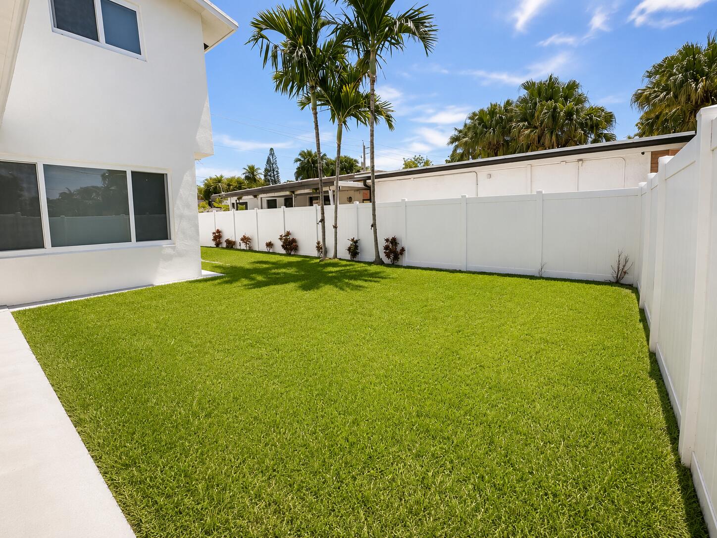 HOLLYWOOD LAKES SECTION - Residential Lease