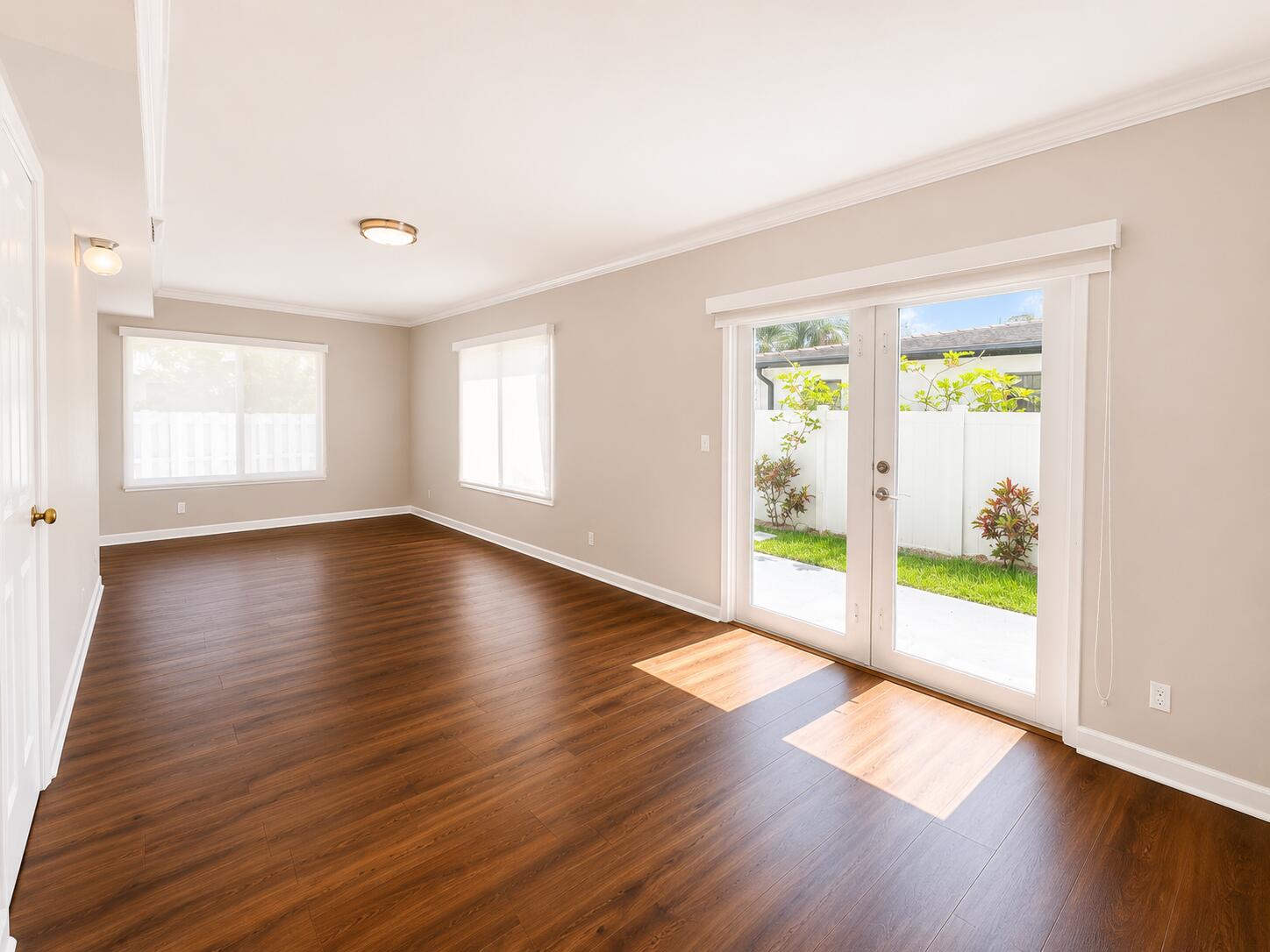 HOLLYWOOD LAKES SECTION - Residential Lease