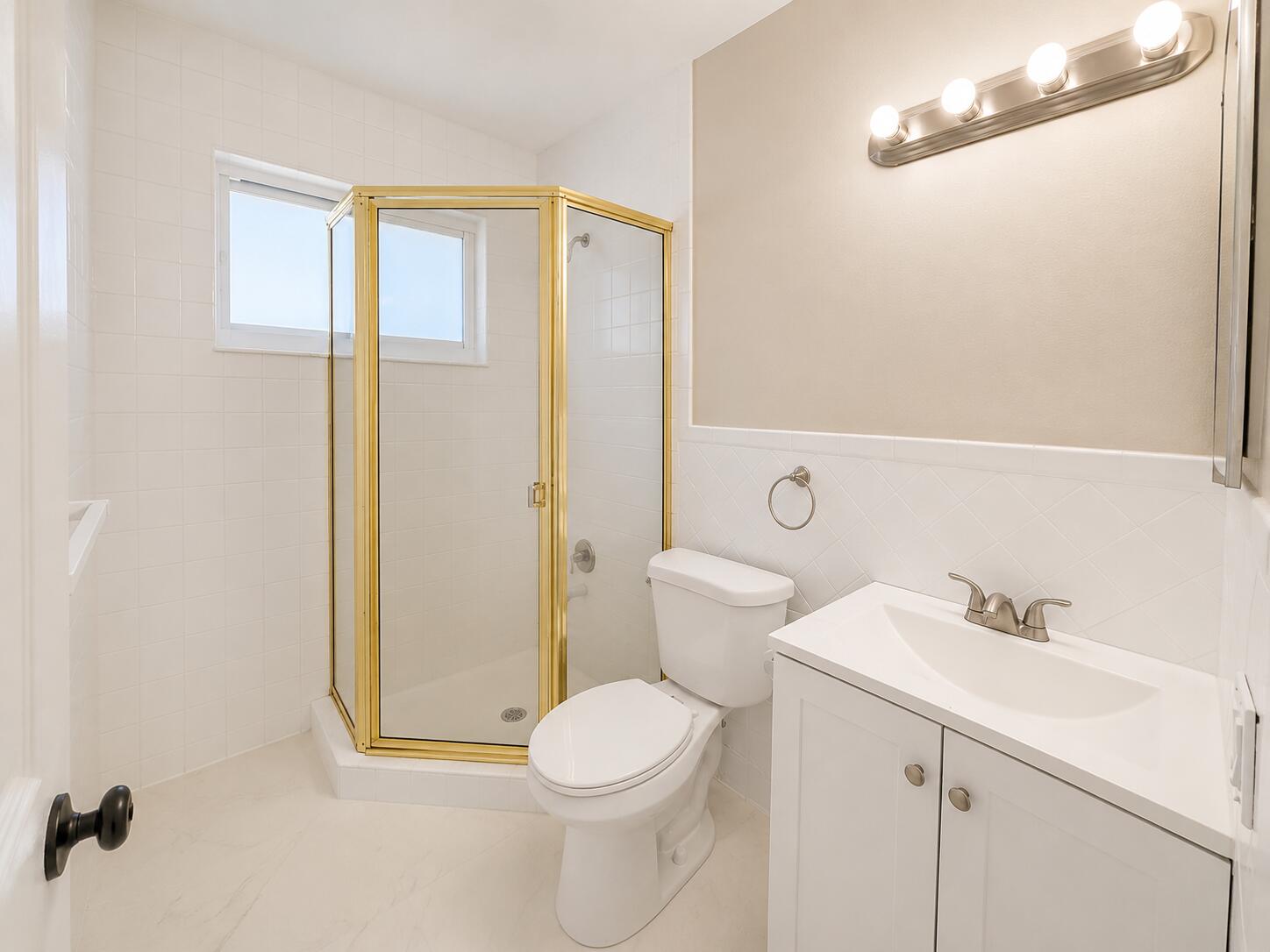 HOLLYWOOD LAKES SECTION - Residential Lease