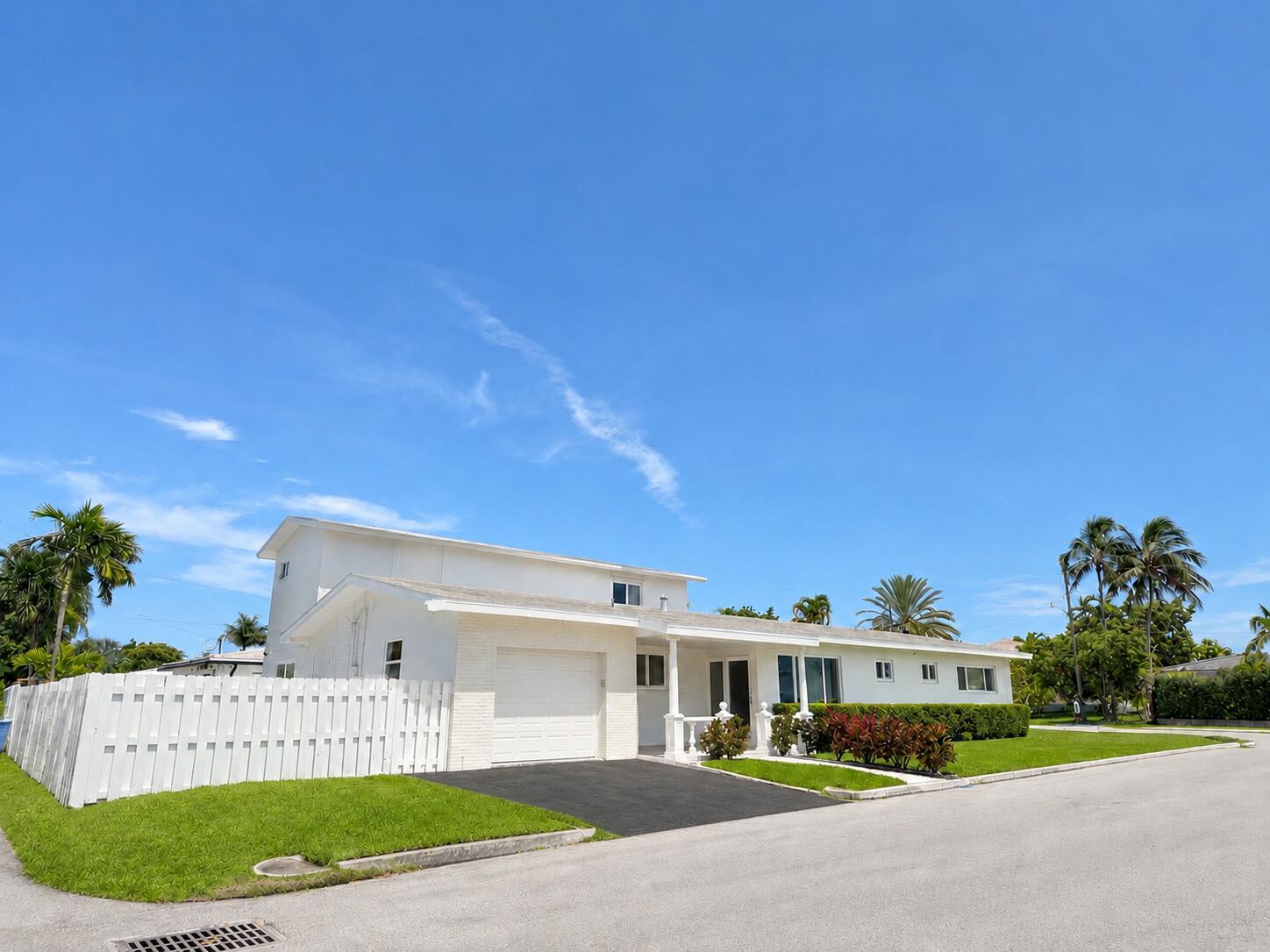 HOLLYWOOD LAKES SECTION - Residential Lease