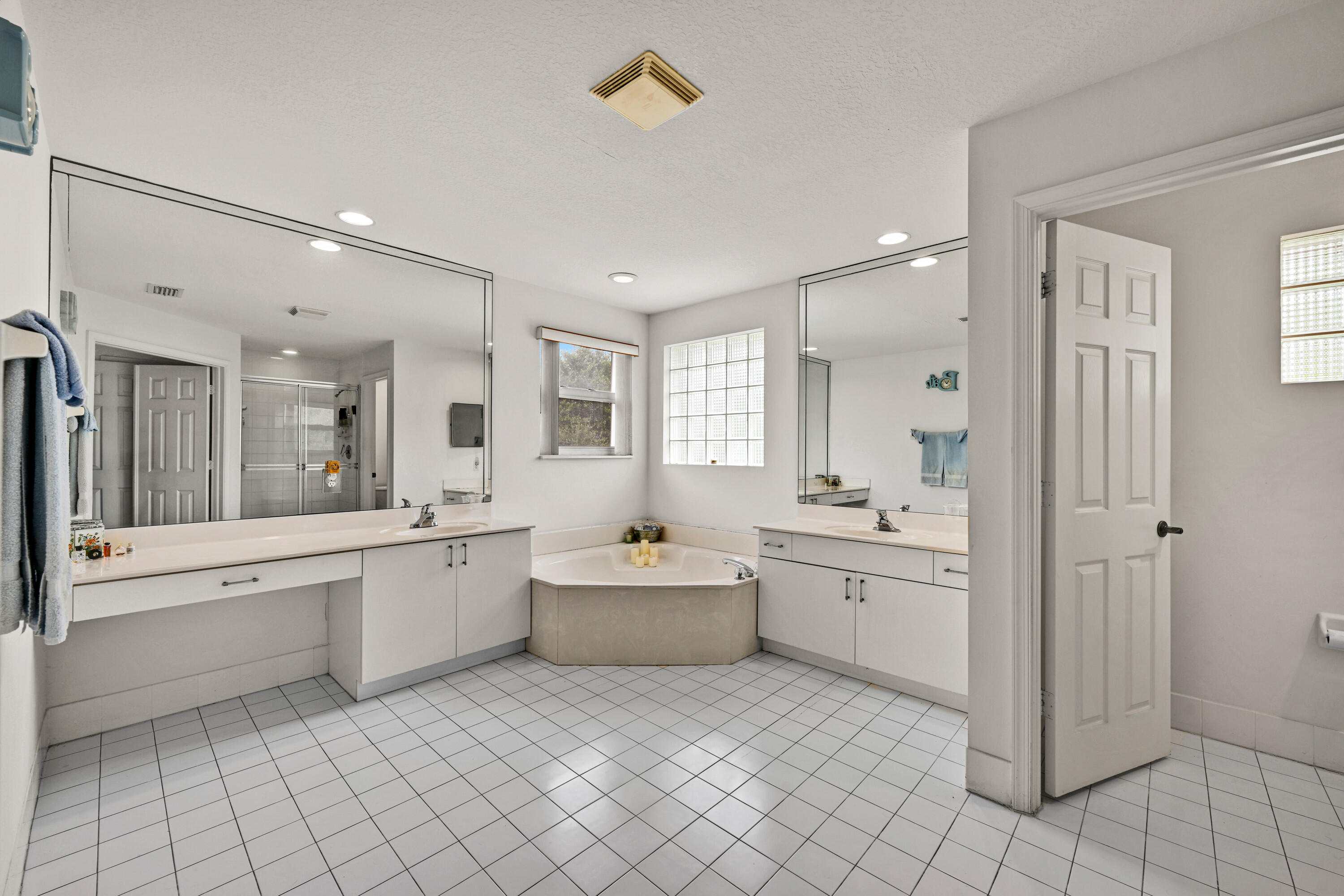 WYNDHAM LAKES EAST - Residential