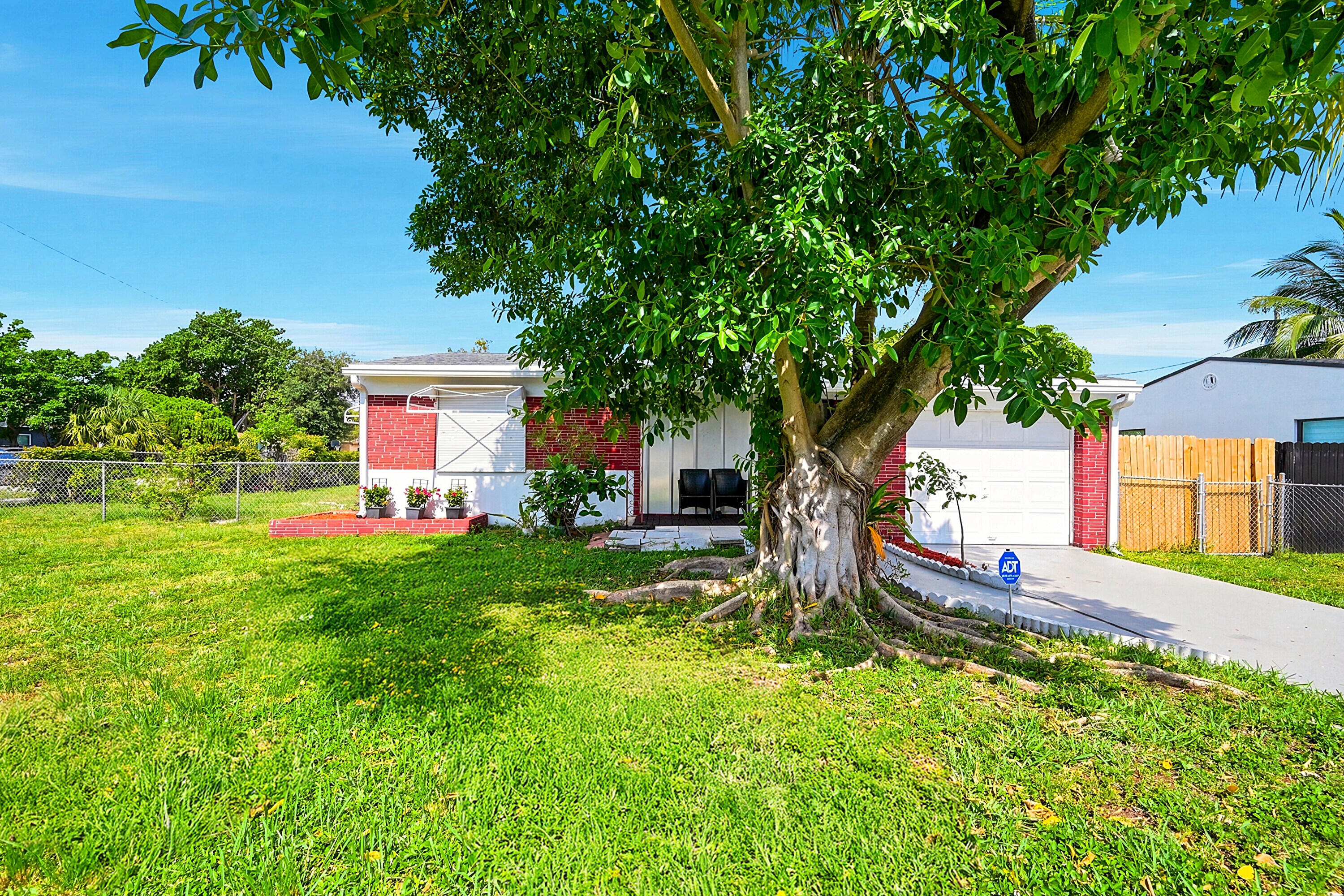 HOLLYWOOD PARK - Residential