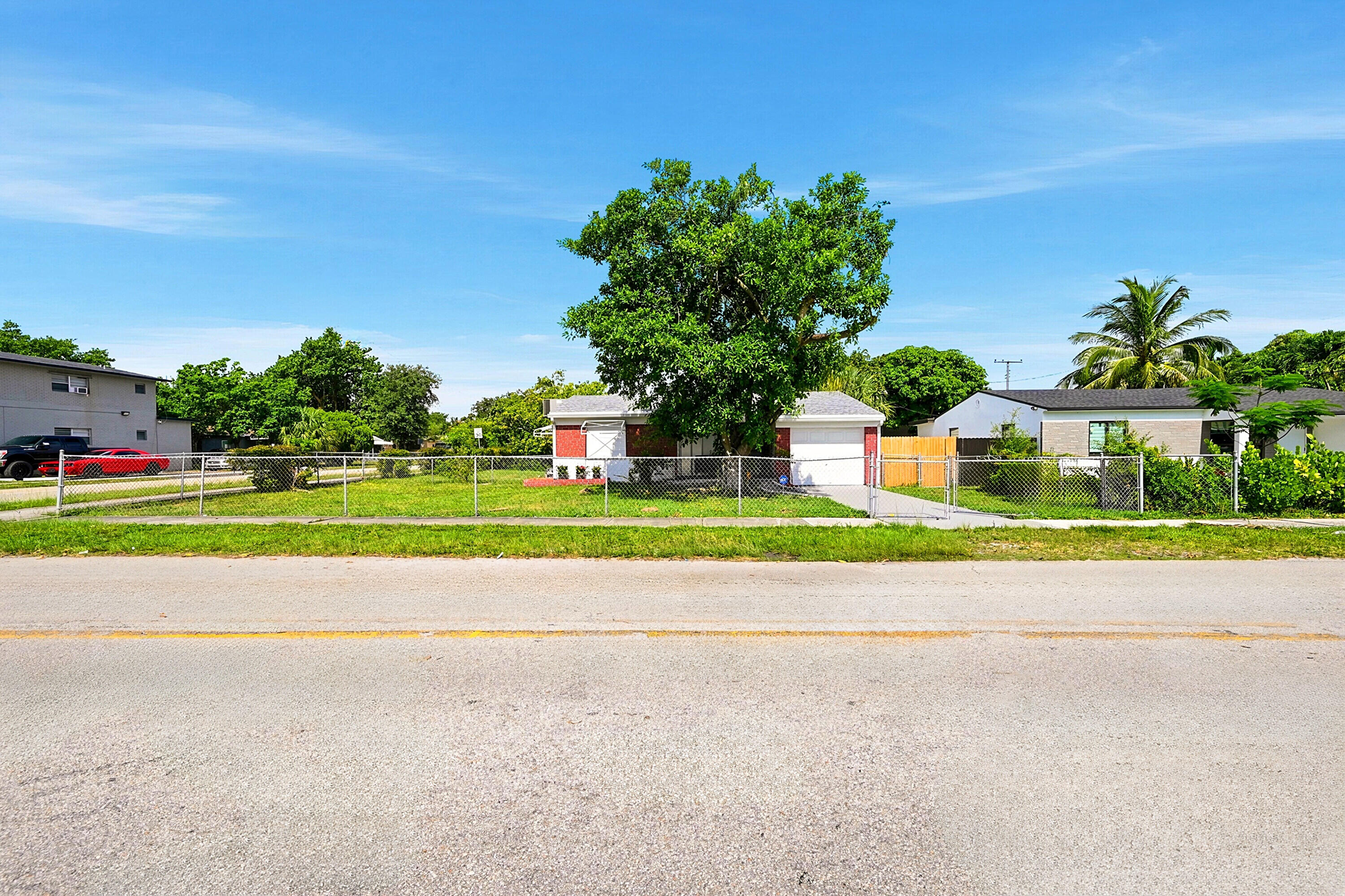 HOLLYWOOD PARK - Residential