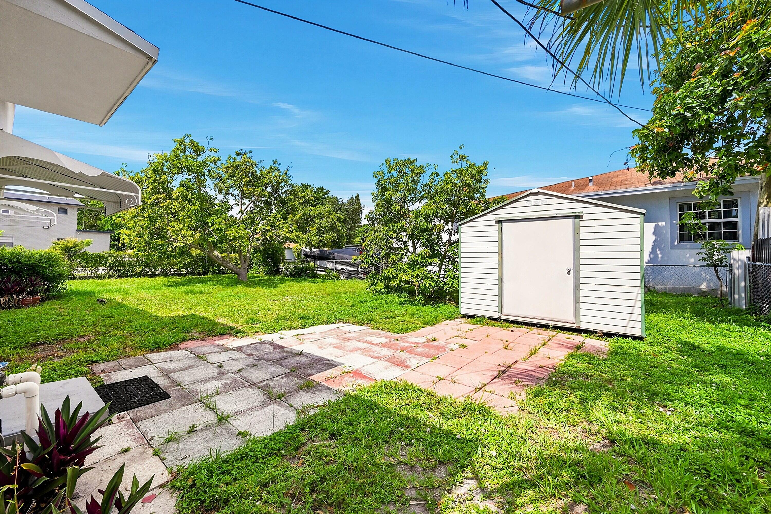 HOLLYWOOD PARK - Residential