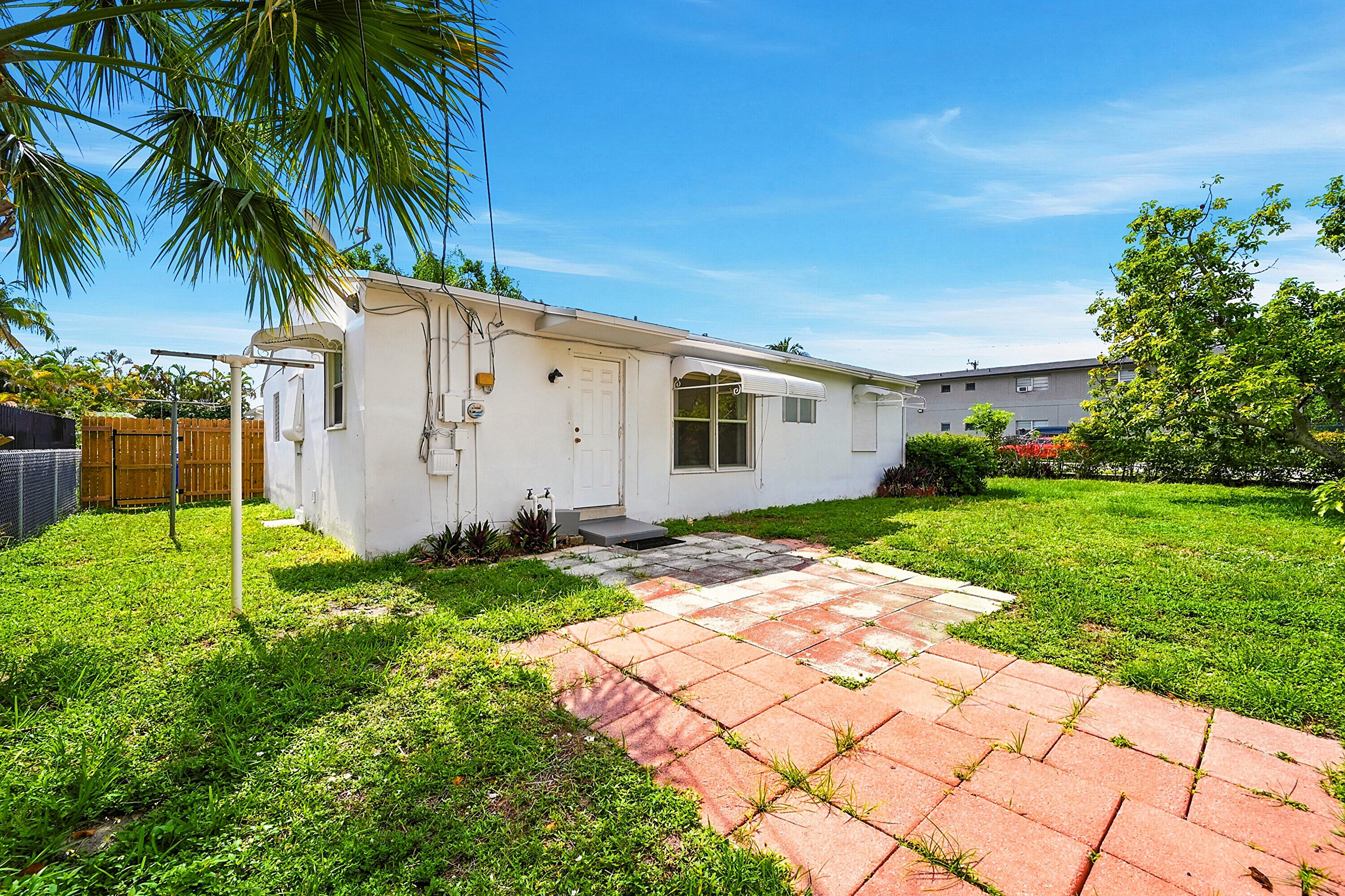 HOLLYWOOD PARK - Residential