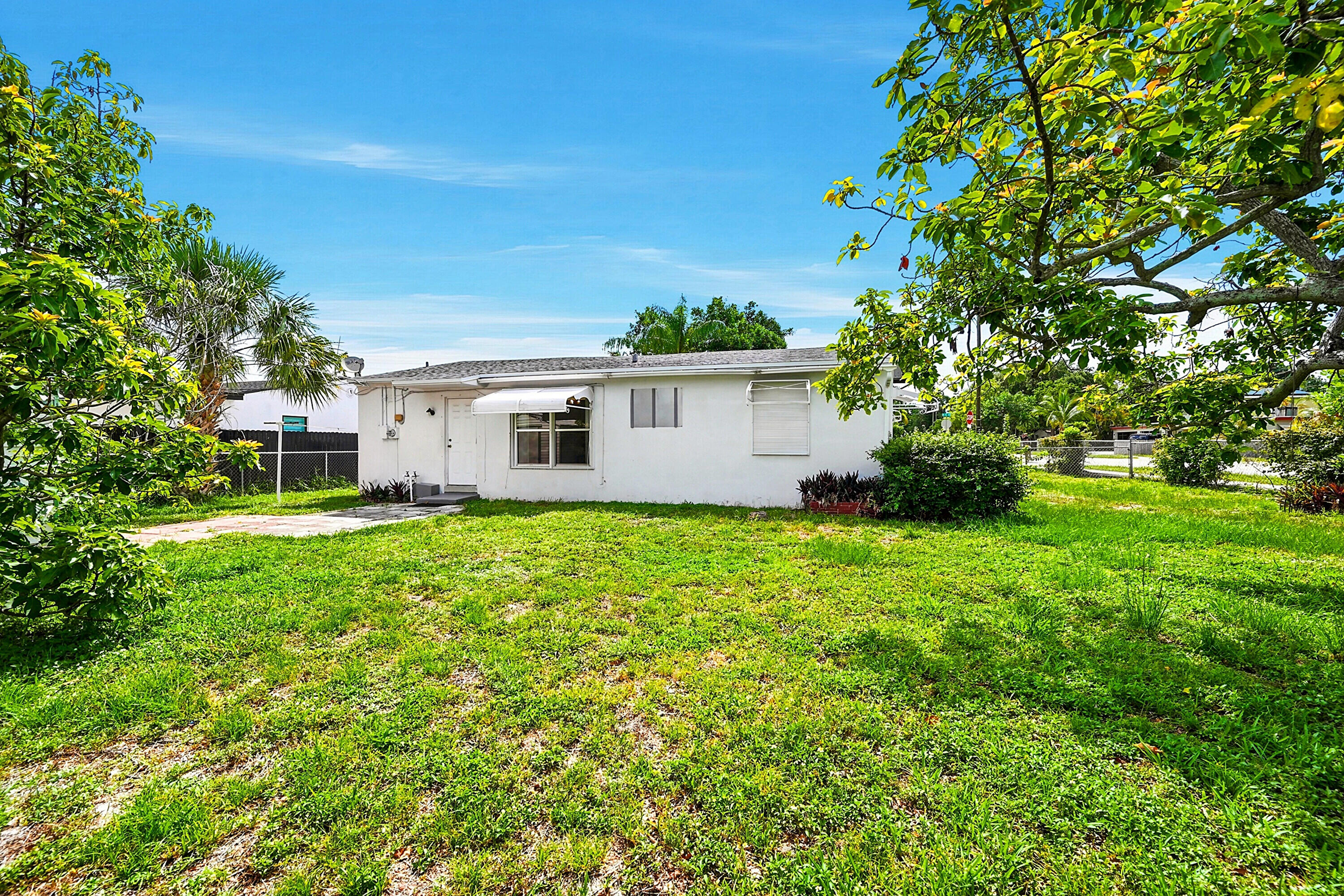 HOLLYWOOD PARK - Residential