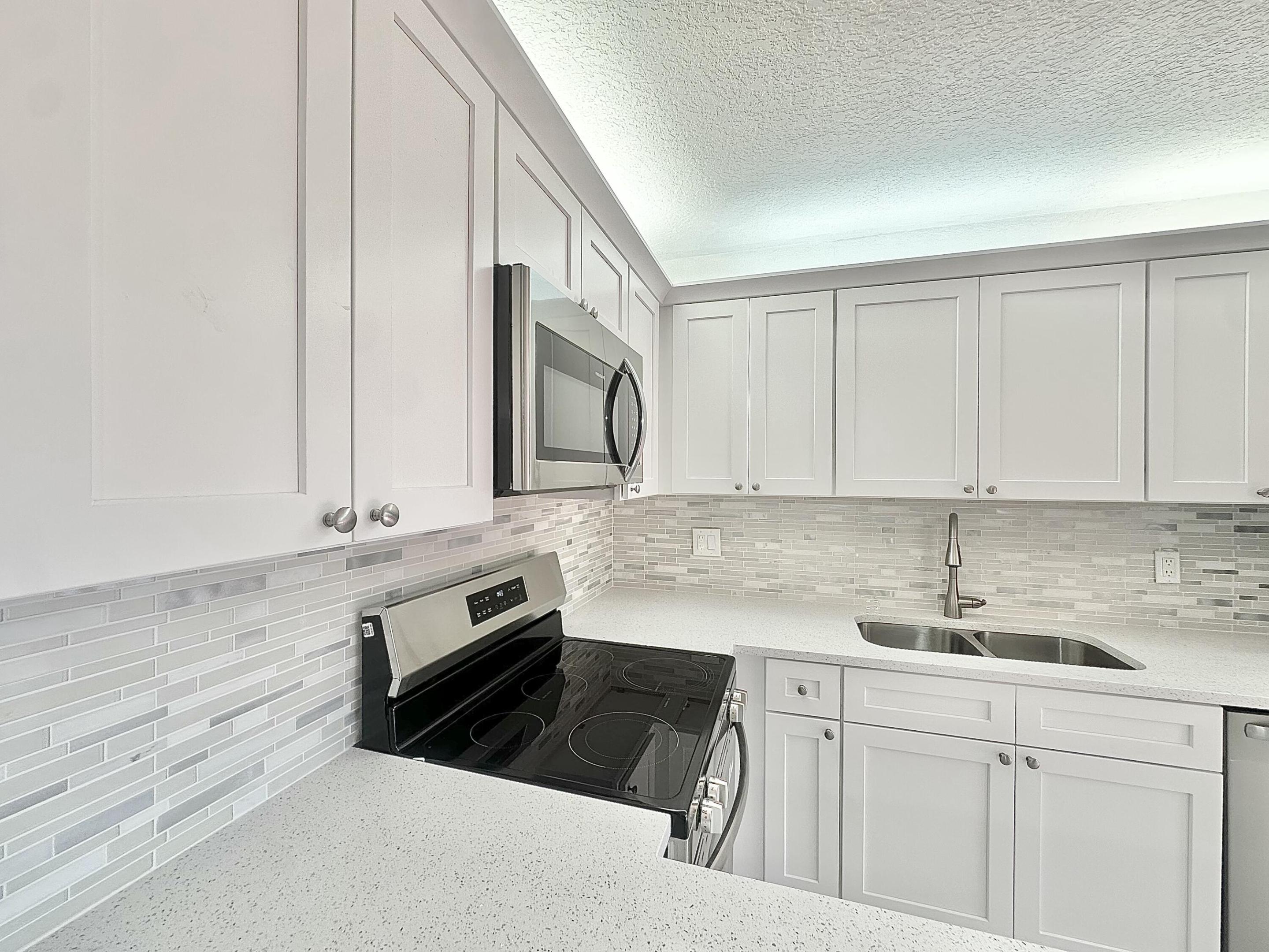 LAKEWOOD OF PALM SPRINGS - Residential