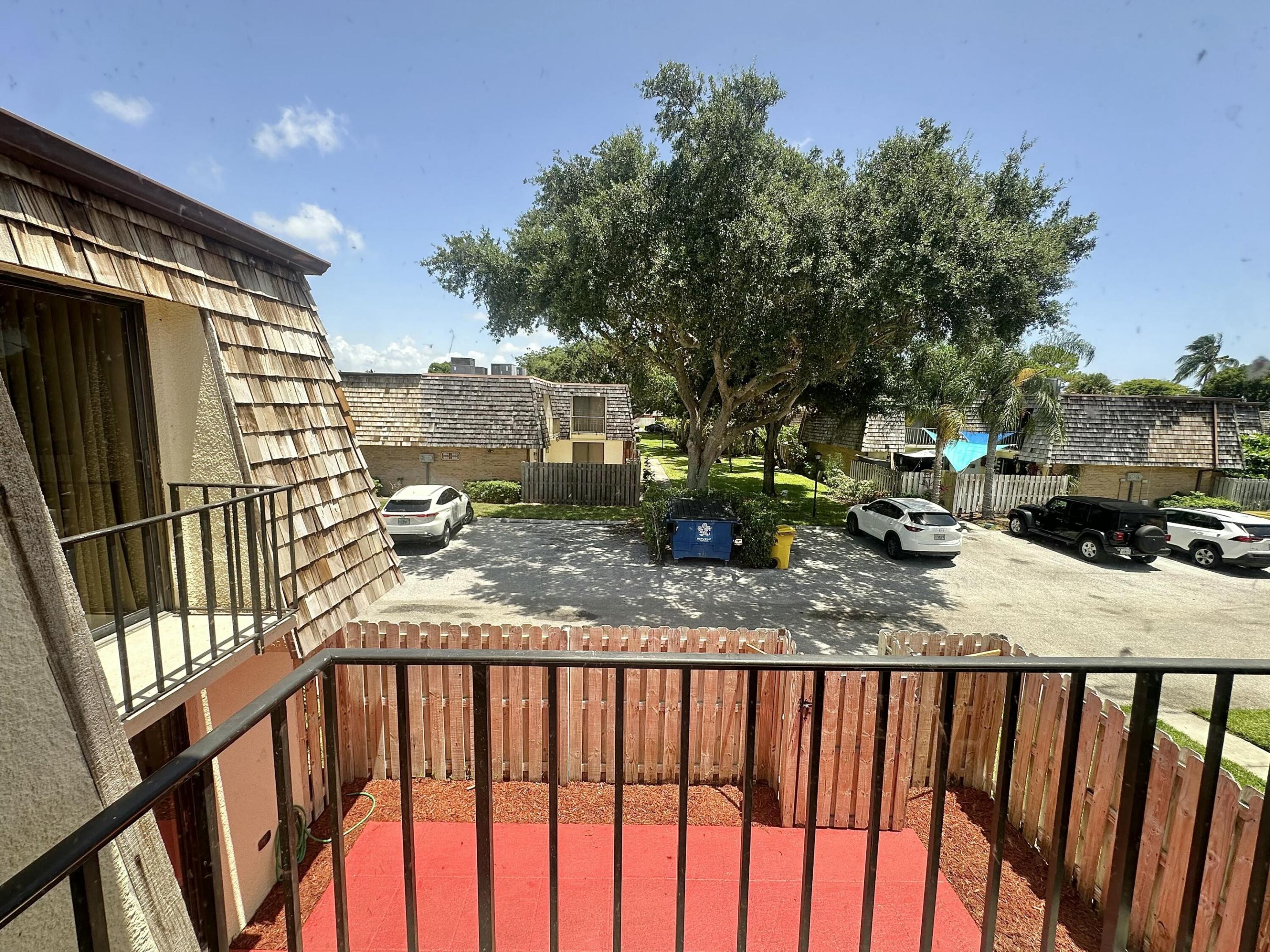 LAKEWOOD OF PALM SPRINGS - Residential