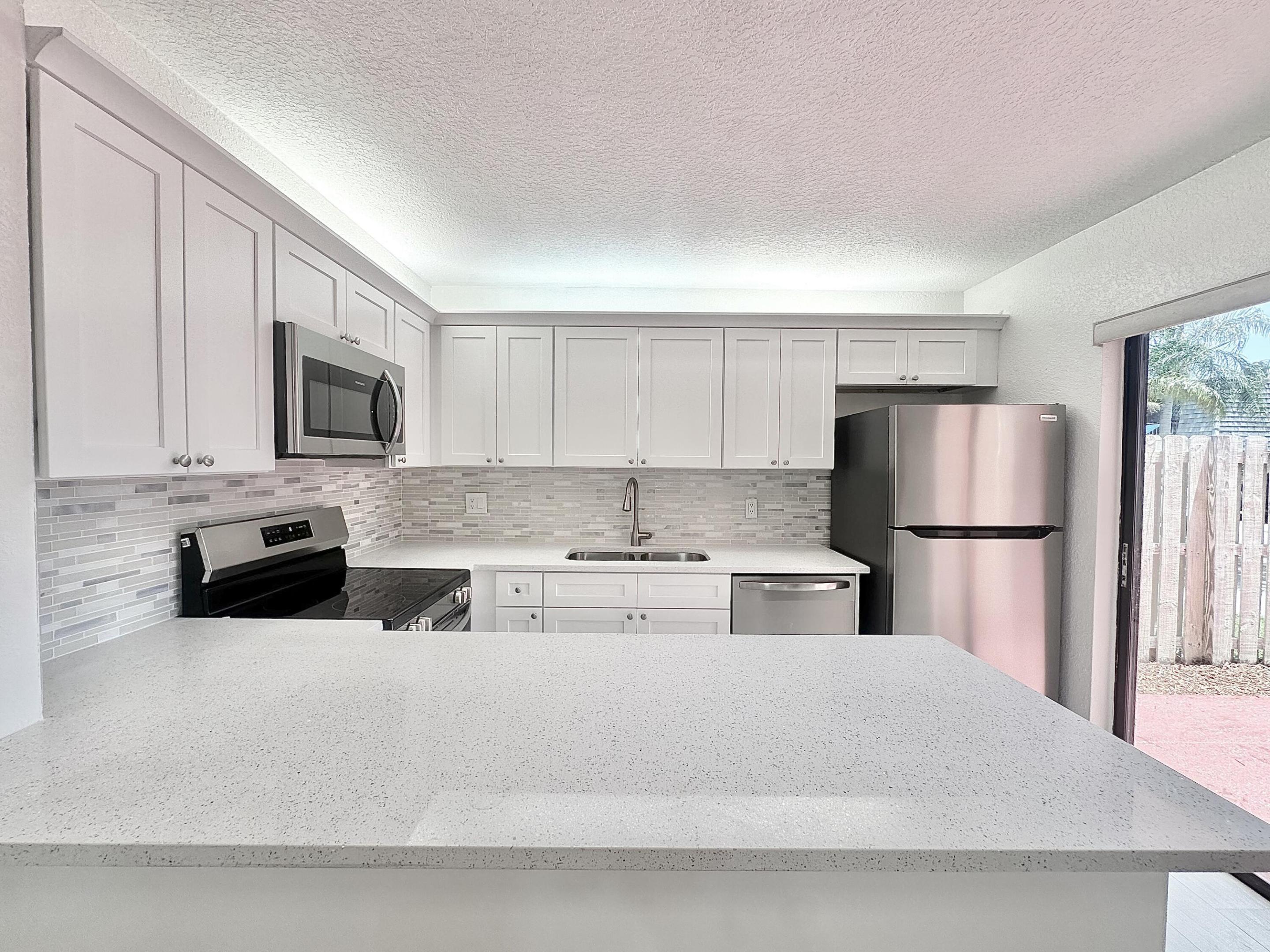 LAKEWOOD OF PALM SPRINGS - Residential