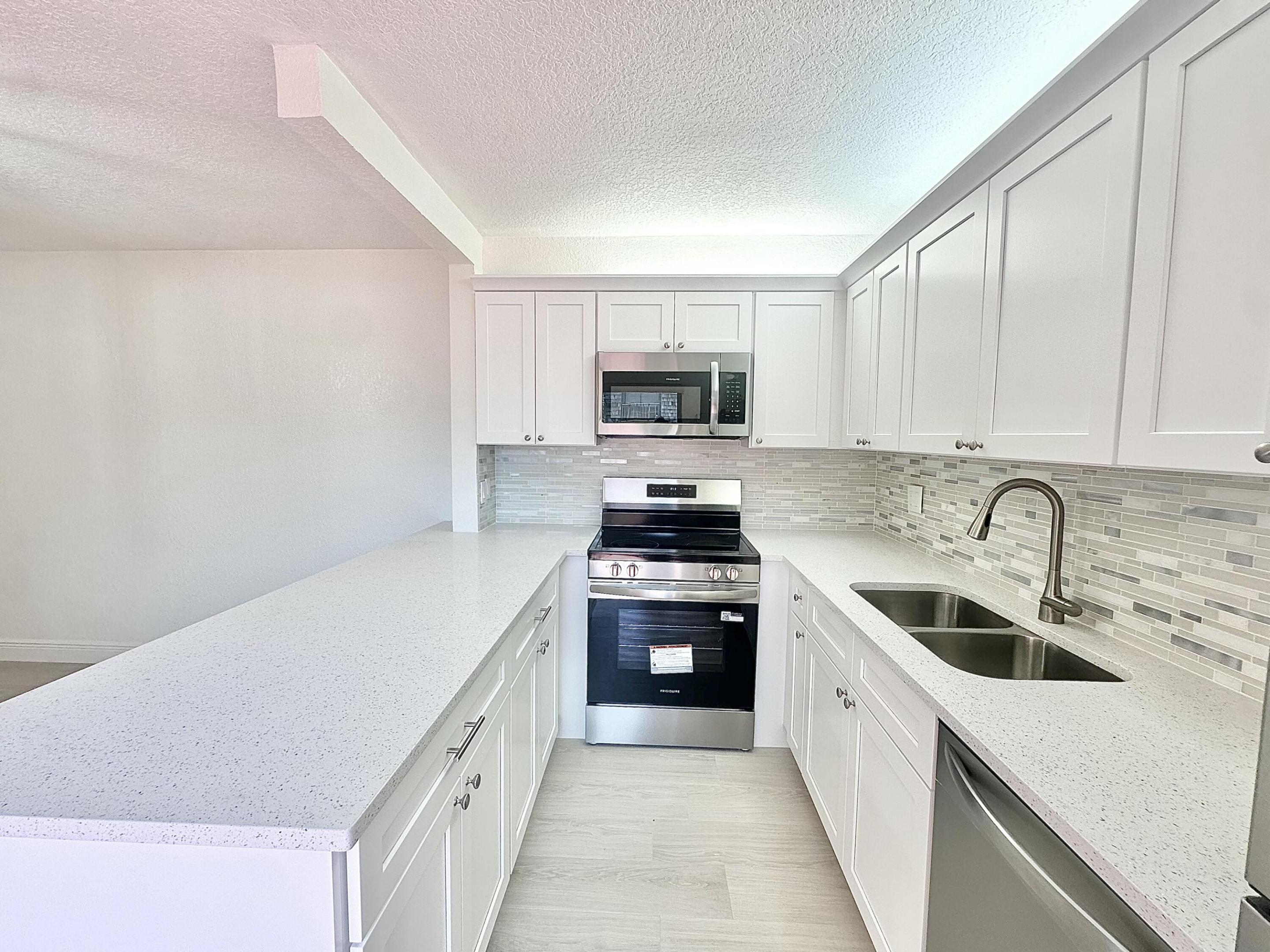 LAKEWOOD OF PALM SPRINGS - Residential