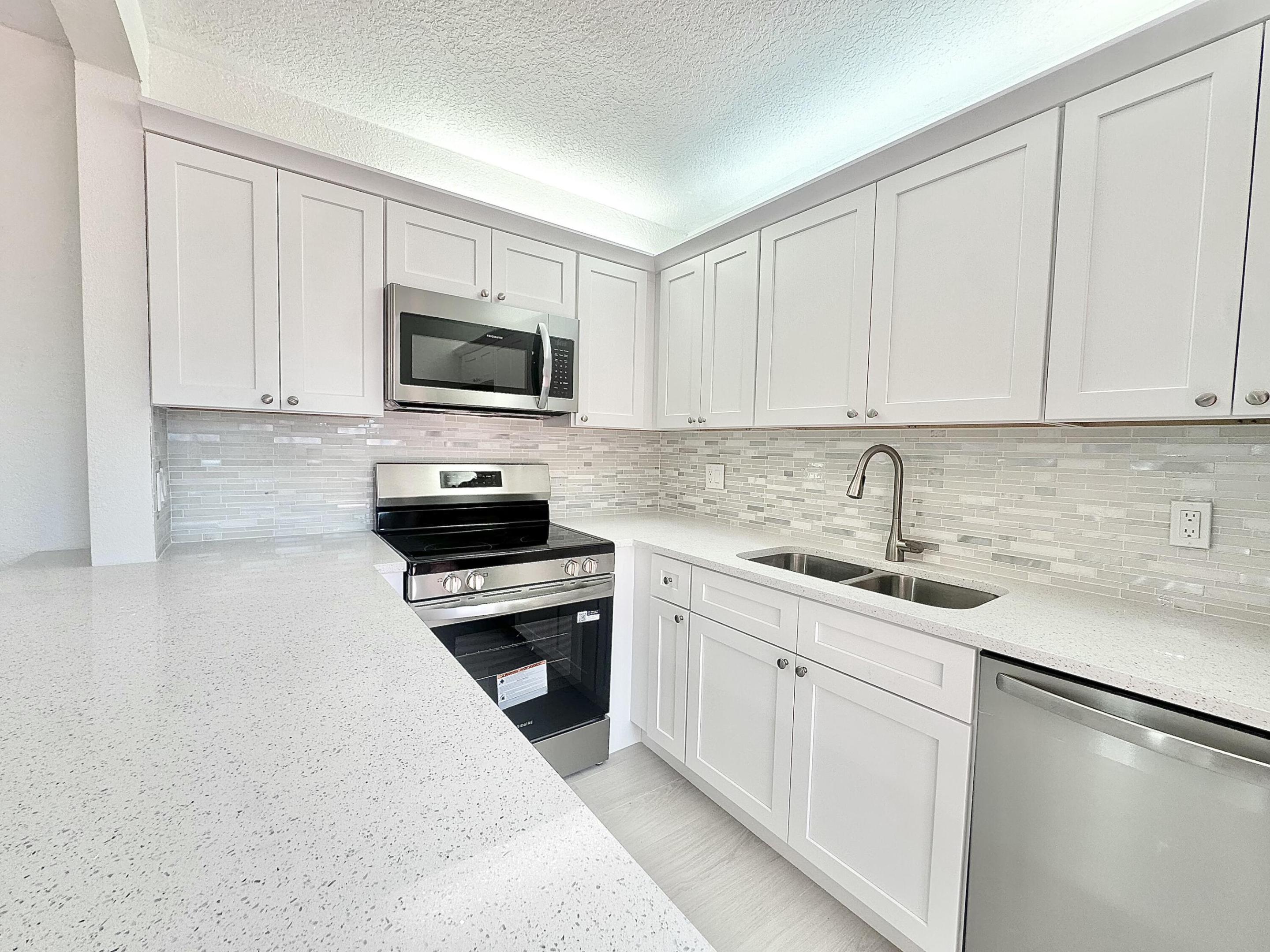 LAKEWOOD OF PALM SPRINGS - Residential