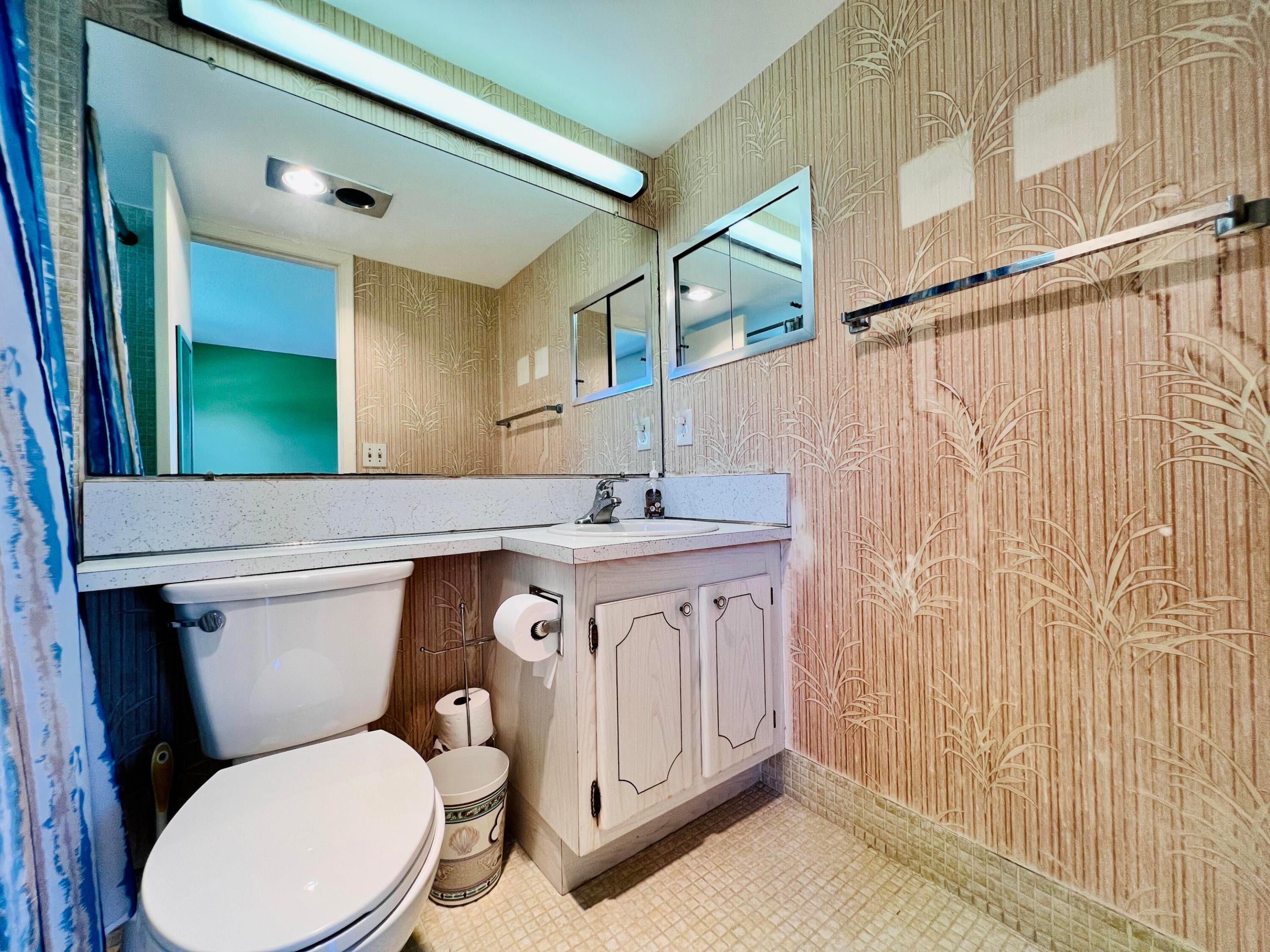 CENTURY VILLAGE - WINDSOR CONDOS - Residential